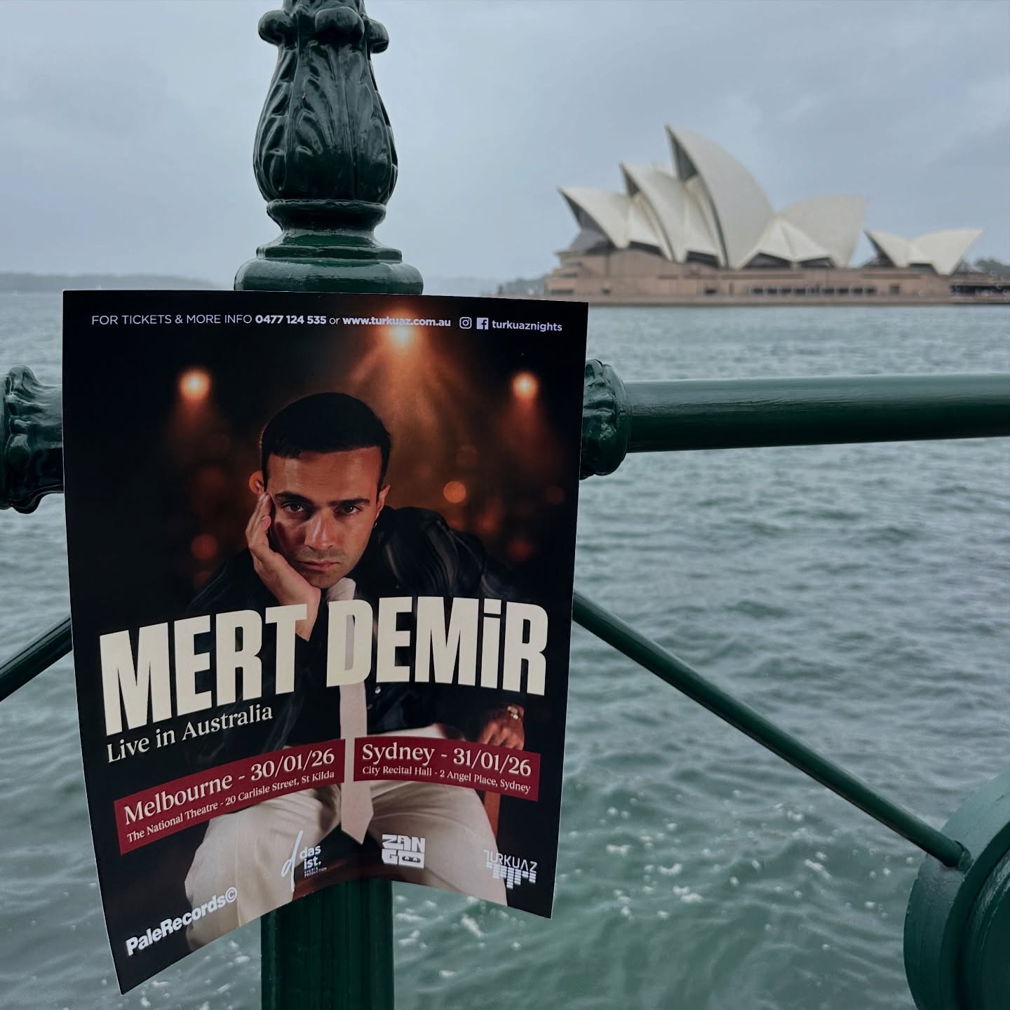 Sydney, the signs are everywhere… 🇦🇺🎤
Mert Demir is coming.
From the heart of the city to the world-class stage, the countdown is officially on for one of the most anticipated concerts in recent years. After an incredible response to ticket sales, excitement is building fast for this unforgettable night of music, emotion, and connection.
📍 Melbourne — Friday, 30 January 2026
📍 Sydney — Saturday, 31 January 2026
🎫 Tickets are on sale now via www.turkuaz.com.au
Don’t wait 🤩 secure your seats before it’s a sell out.
Proudly presented by Turkuaz, Pale Records, and Das.Ist.Event
🔥 BU GECE KAÇMAZ!