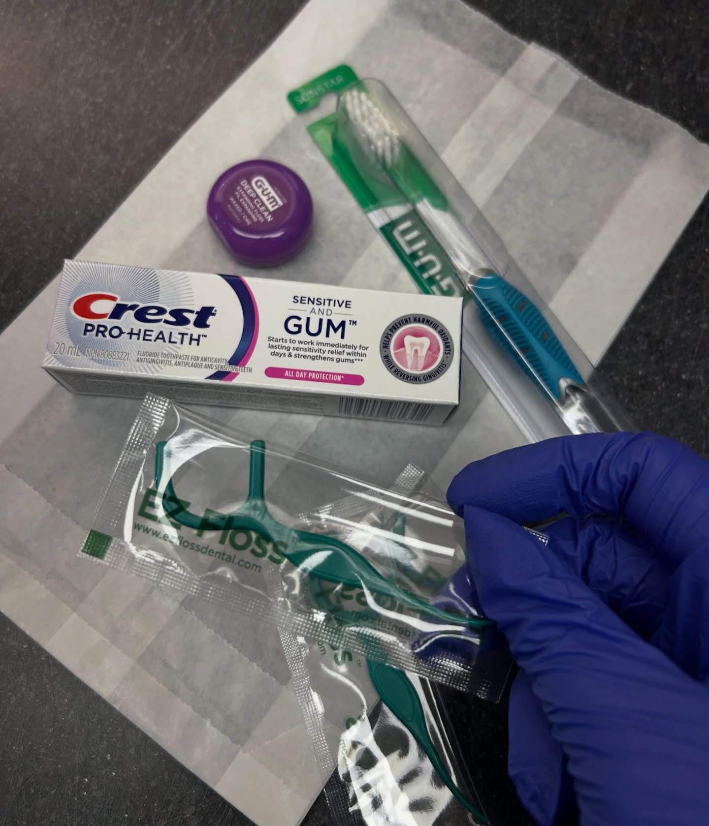 Dear patients! Don’t forget to take your complimentary hygiene care pouch at the end of each hygiene appointment! It comes with a new toothbrush, toothpaste, floss and flossing sticks 💎✨
📞 Call 780-437-4000 to book your appointment at Heritage Village Dental Clinic today! 🪥🦷
#yegdental #edmonton #hygiene