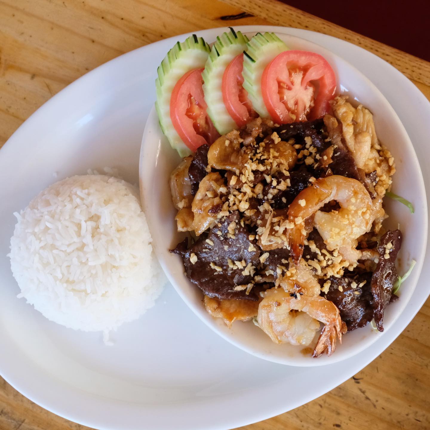 Warning: May cause drooling. 🤤
In frame >> Crispy Garlic Pepper ❤️
Mixed of chicken, beef, pork and shrimps sautéed with garlic, pepper and house sauce.
Thai Corner Café & Bar
📍100 W 2nd St, Reno, Nevada 89501
☎️Tel: (775) 327-4333
⚡️Order online: www.thaicornercafe.net
🚗We also deliver via @Grubhub
HOURS ⏰
Tue-Thu 11:30am-8pm
Fri-Sat 11:30am-9pm
Sun-Mon Closed
We accept dine-in by reservation only until further notice.
#thaicornercafe #thaifoodstagram #thairestaurant #eatthaifood #foodie #thaifood #reno #renonevada #renoeats #renofoodies #eatlocal #bayareabites #thrillist #bestthaifoodreno #yelpreno #visitreno #discoverreno #renotahoe #renosmallbusiness #renofoodporn #renofood #cocktails #wine #beer #solutionbox360