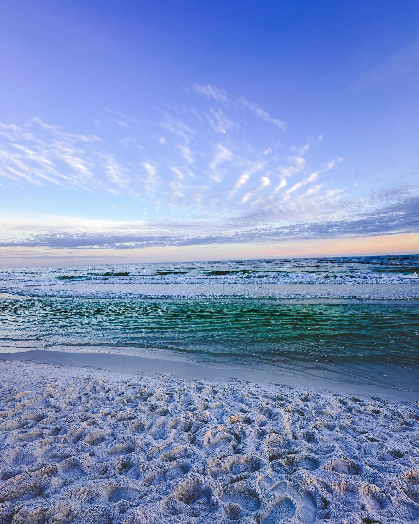 Early mornings at the beach, which rarely happen because sunrise is at 0545 and that is when Iâm making my 1st cup of coffee and reading verse of the day. Not every morning but most. Anyway please enjoy the beauty of a random morning.
#simplethingsinlife #beautyintheeveryday #slowandsimpledays #beachesofinstagram
