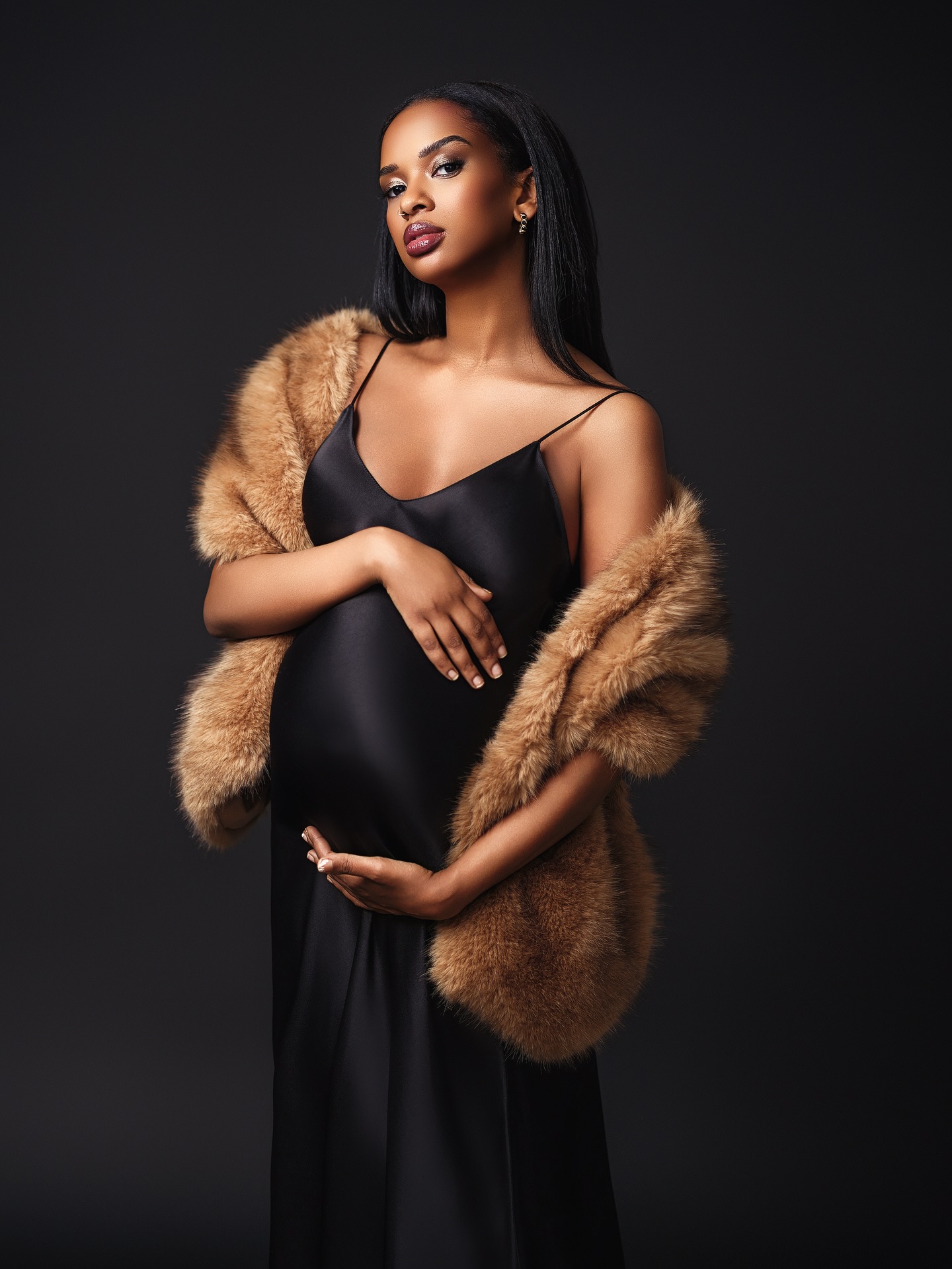 Sometimes the simplest dress lets you shine the most...
MUA: @flor_bustos_makeupartist
Dress: @zara
Bolero: @mango
Light: @profoto
Camera: @fujifilm_ch
#maternityphotography #babybauchshooting #zurichphotographer #schwangerschaftsfotografie #swissmom