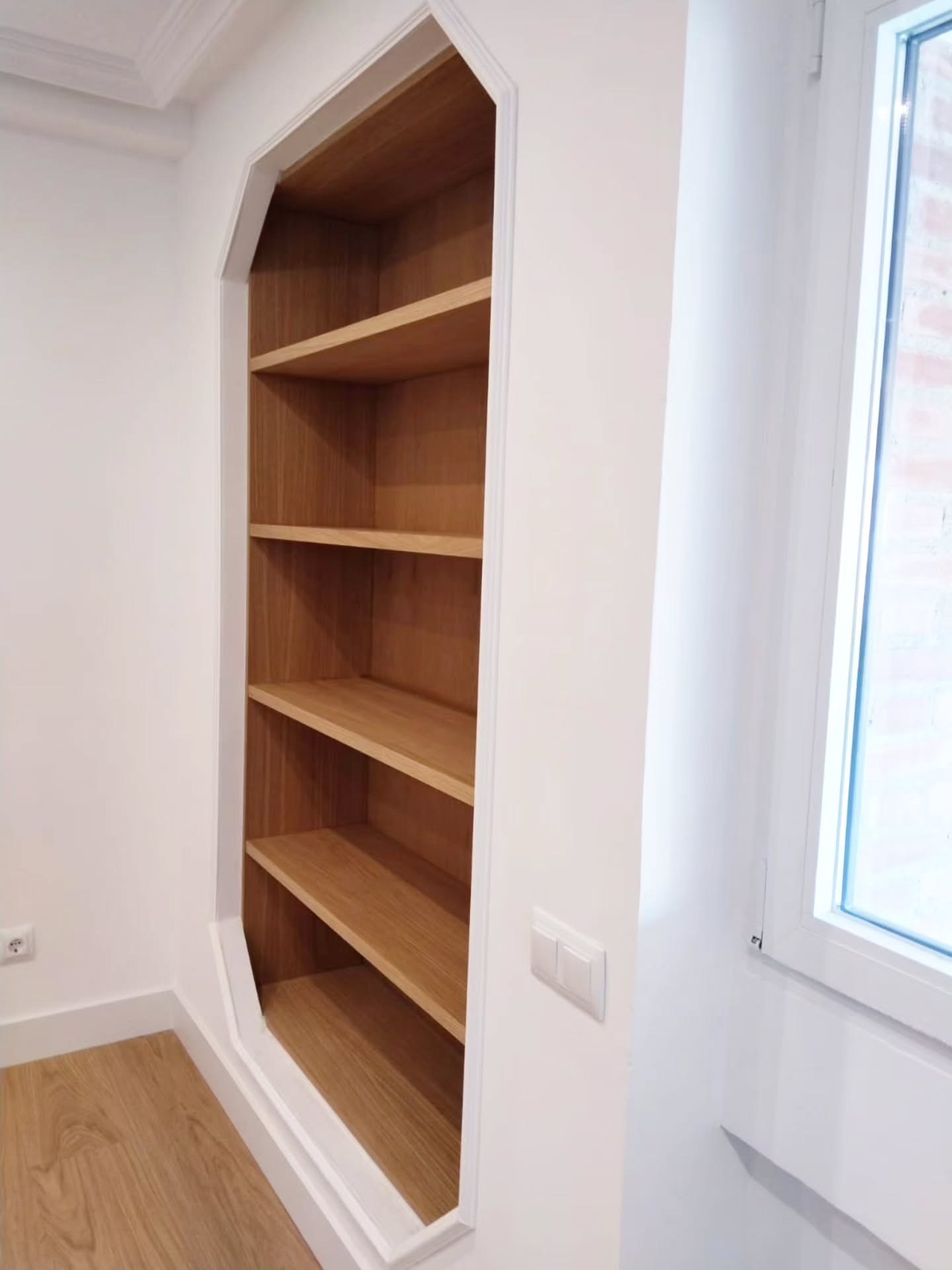 Estantería a medida para @elenamontorointeriorismo ✨
.
#carpinteriaamedida #carpinteriamadrid #carpinteriapersonalizada