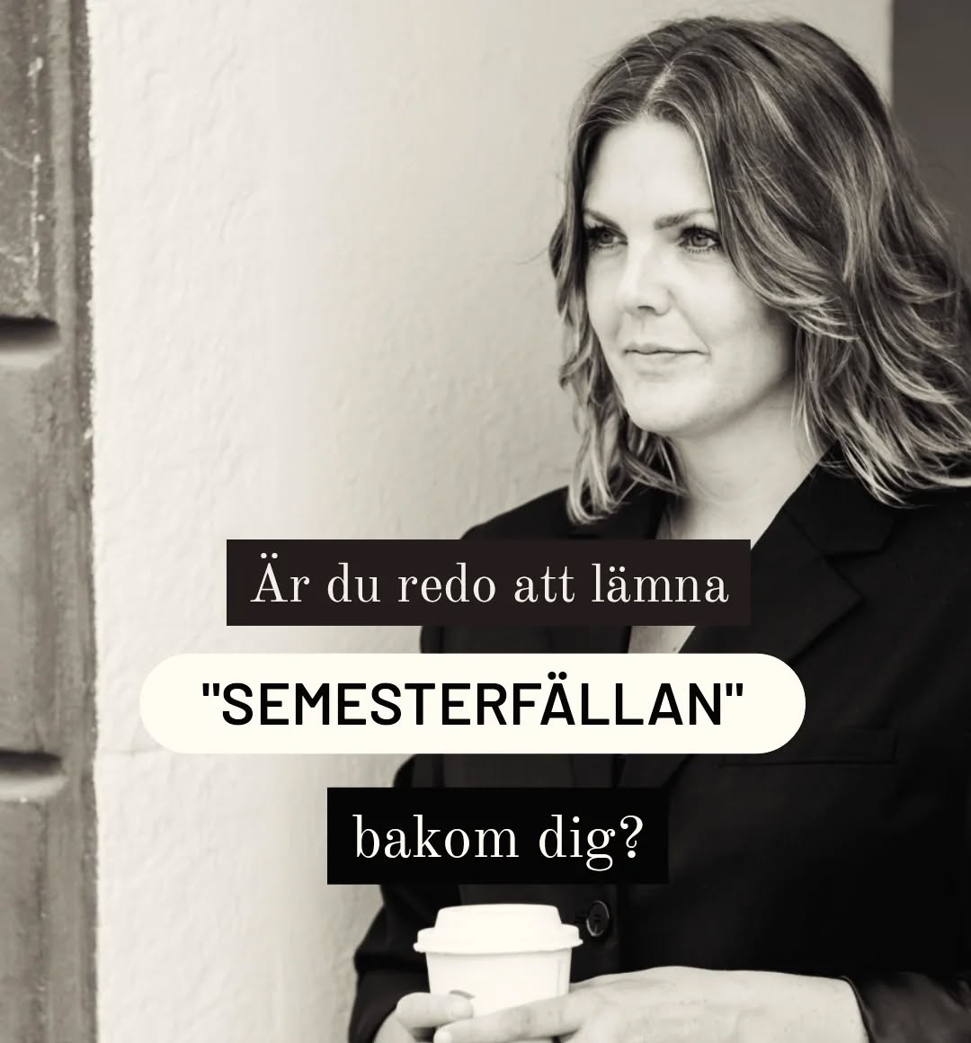 Föreställ dig att du är personen som lever sitt drömliv, oavsett vad andra tycker.
Du kan tar en pilatesklass en tisdag förmiddag och sedan njuter du av en lång lunch med en väninna, utan stress över att du borde göra något annat.
Du har lämnat "semesterfällan" bakom dig – du vet, den där känslan av att bara kunna njuta och vara stressfri när du är bortrest.
Nu njuter du av varje dag. Du läser en bok i solen på balkongen en vanlig torsdag, med ett paket goda praliner och lyxkaffe vid din sida, utan att bry dig om vad grannarna kanske tänker. Du vågar tänka utanför boxen och har en härlig livsvision. Varje dag arbetar du mot att upprätthålla den visionen med ett leende på läpparna. Du har designat din vardag så att du känner dig stark, glad och full av liv.
Detta är livet du har skapat – ett liv i balans och harmoni. Är du redo att bli den personen?
Låt oss börja resan tillsammans!
Vi ses i dm
Fotocred: @lumeahphotography