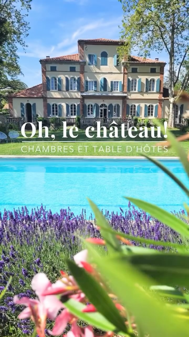 Bienvenue chez Oh le château ! 🌸
Un lieu, une maison, une ambiance où règne paix, tranquillité, un doux bonheur! Ici, dans le Tarn, vous pourrez profiter de la grande piscine, des délices culinaires au dîner, du parc avec ses nombreuses terrasses et bien sûr de votre propre chambre, un paradis en soi. En petit comité et au calme, à Oh, le château! vous échappez à l’agitation de la vie quotidienne.
Ouvert dès le 18 avril. 🥰
——————————————
Welkom bij Oh, le château! 🌸
Een idyllisch domein om te slapen, dineren, relaxen en simpelweg gelukkig te zijn. Hier, op deze plek in het zonnige zuiden van Frankrijk, kun je onbekommerd genieten van het riante zwembad, culinaire verwennerij bij het diner, het park met zijn vele zitjes en natuurlijk van je eigen kamer, een paradijsje op zich. Kleinschalig en rustig, bij Oh, le château! ontsnap je aan de waan van de dag.
Open vanaf 18 april. 🥰
#tarntourisme #chambresdhotesdecharme #prettyhotels #charmingplaces #suddelafrance🇫🇷 #vakantieinfrankrijk #boutiquehotel #bijzonderplekje #slowlivinghotels #bedandbreakfast #hiddengem #segalatarnais #bonweekenddepâques #ohlechateau