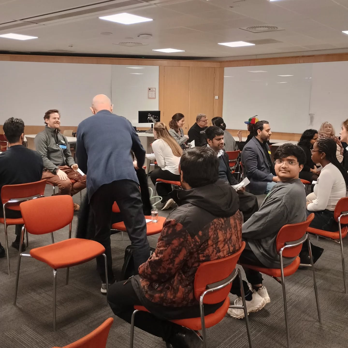 Speedy interview evening at Kingston University — what a great experience!
Interviewing Year 3 Business and Management students was fast-paced, engaging, and genuinely enjoyable.
I’m pretty sure I’ll still be hearing that bell tomorrow 😂🔔
#KingstonUniversity #SpeedyInterviews #GraduateTalent #BusinessAndManagement #GreatExperience