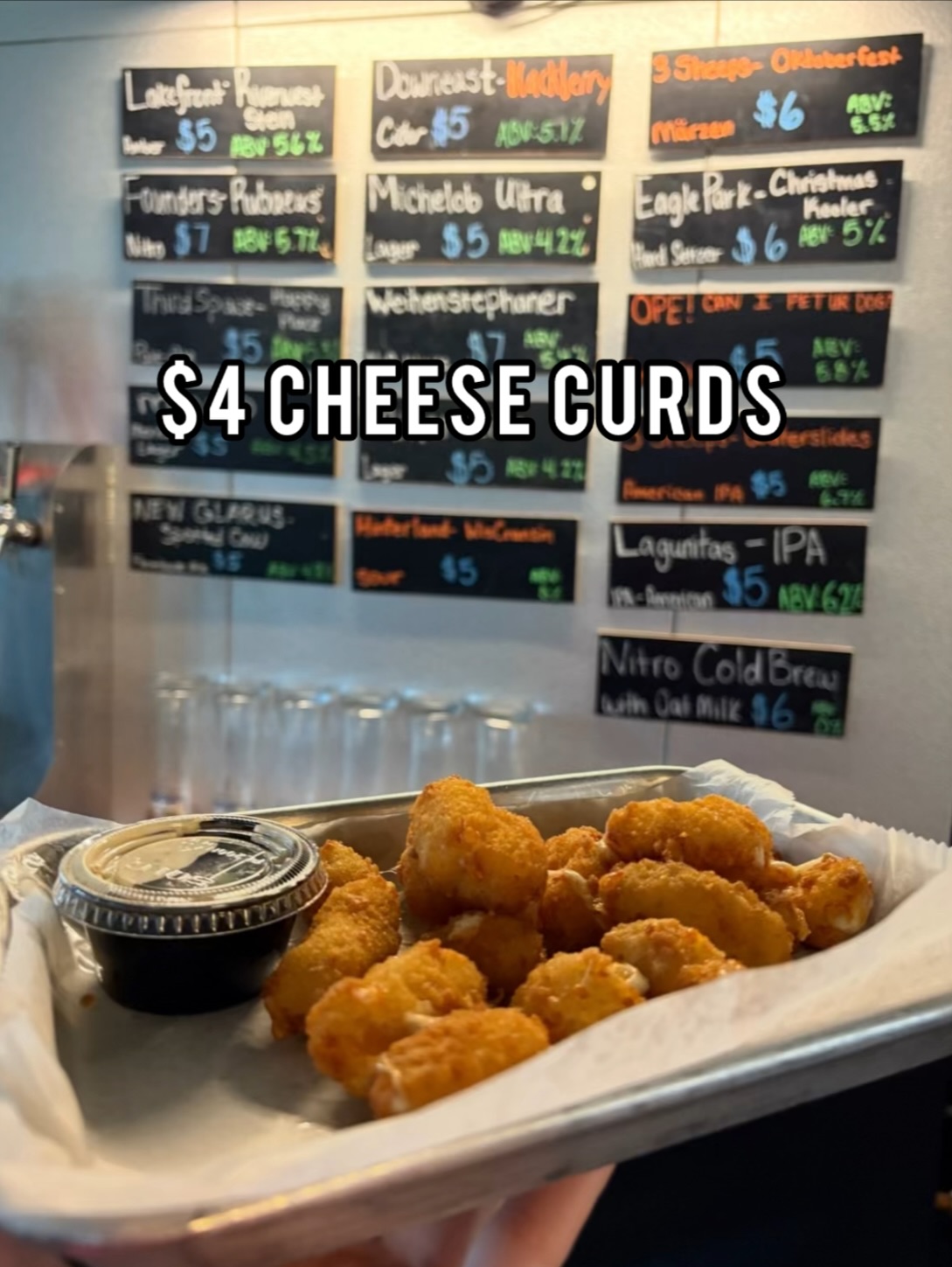 Just your reminder that happy hour exists 😌
$5 wine pours | $3 drafts | $4 cheese curds
Mon–Fri 4–6PM
#rileysandwich #rileysbarandburger #mkehappyhour #mkefoodies #happyhour