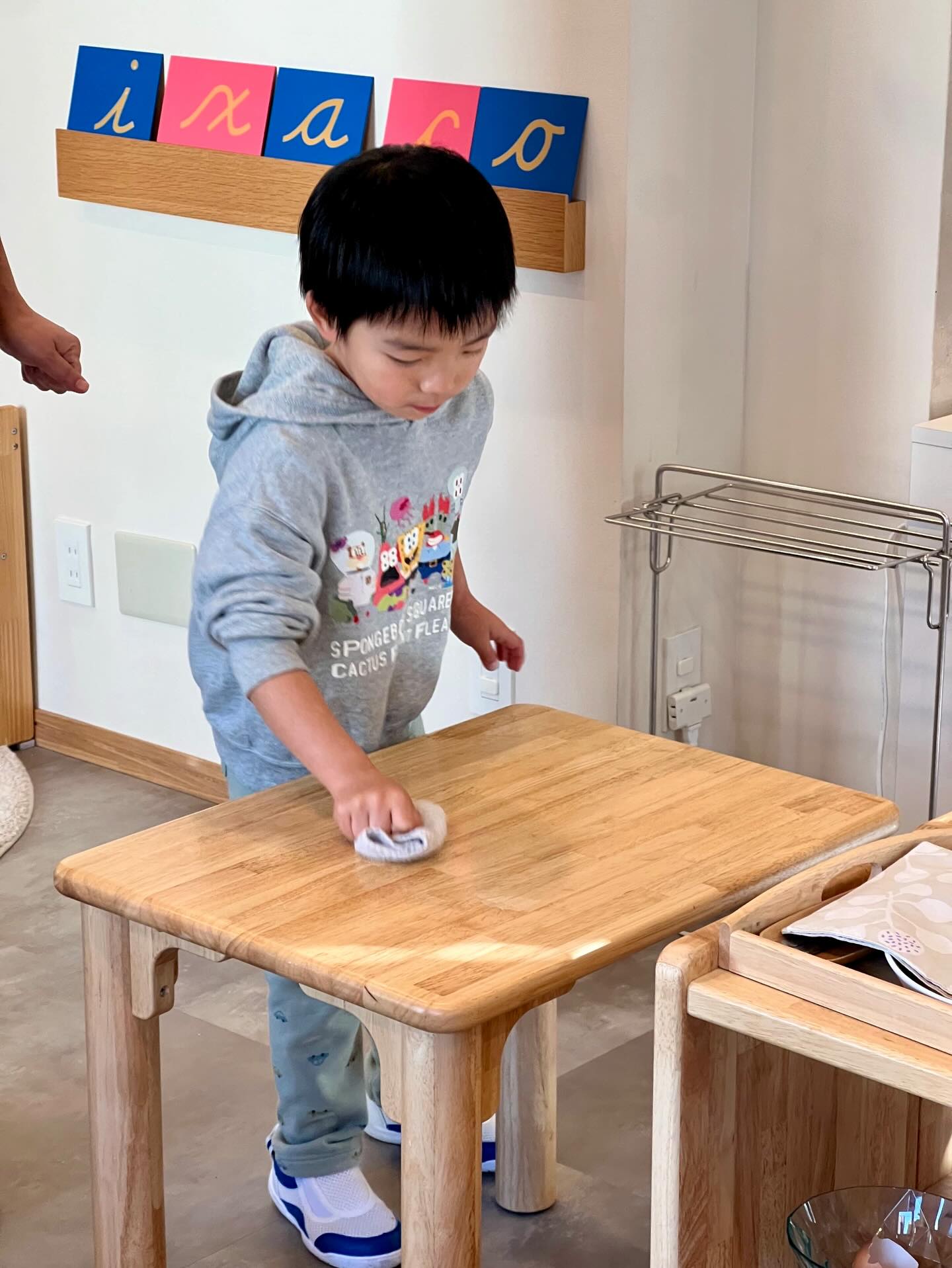 Pouring, spooning, wiping - simple actions with powerful outcomes. ✨ Practical Life activities build concentration, coordination, and confidence as children care for themselves and their environment.
Try one practical life activity at home today!