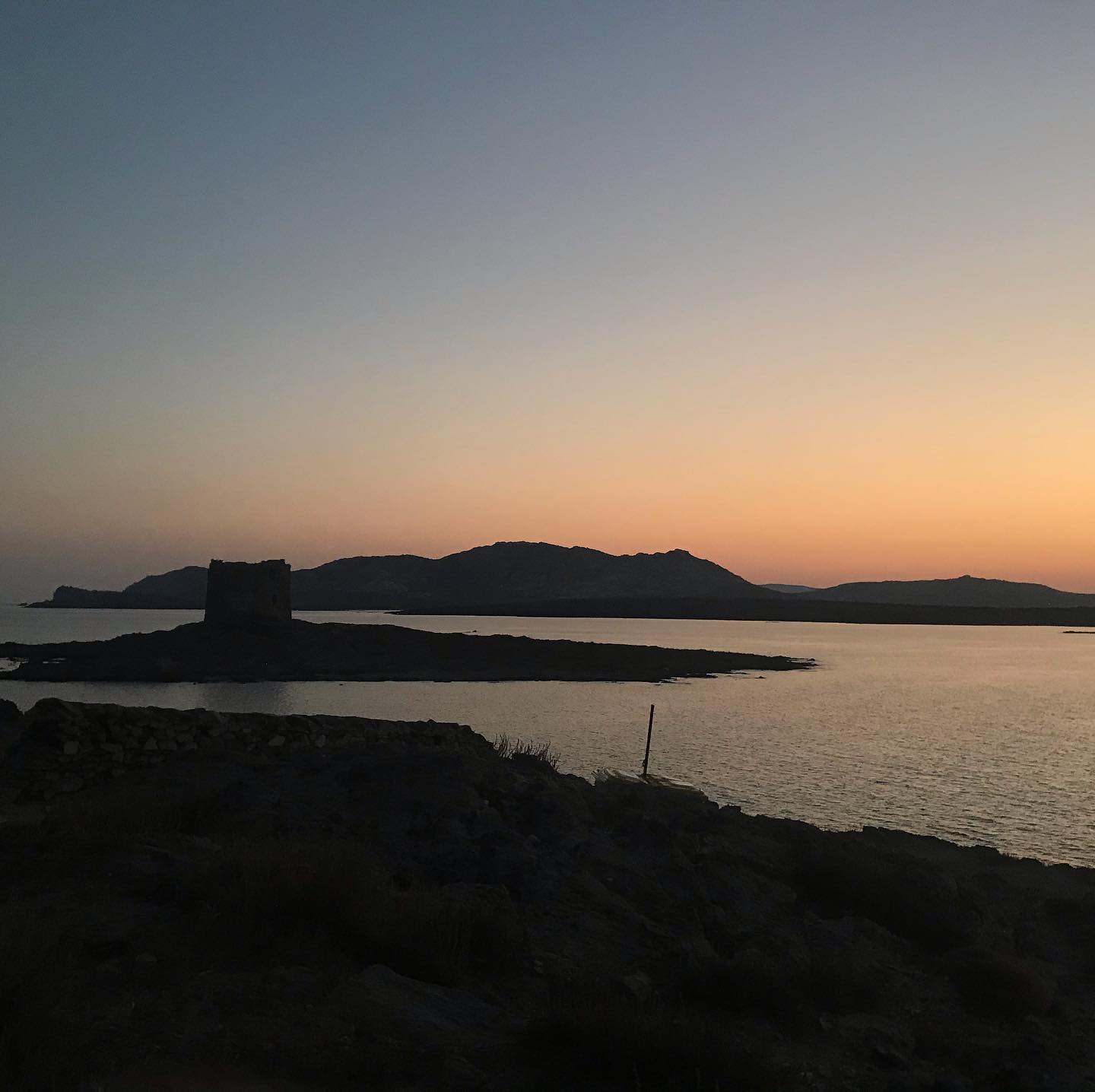 Prima dell’alba e dei bagnanti #parcoasinara #pelosa #sardegnaphoto #sunrise
