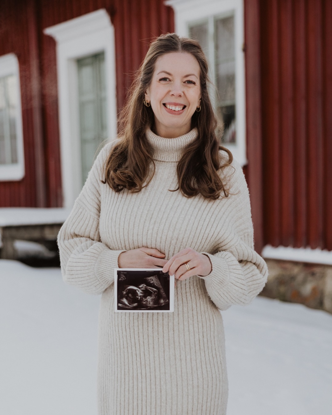 En liten uppdatering från livet ✨
I maj blir vi en till i familjen 🧡 Det känns pirrigt, lite overkligt och väldigt fint! Håller just nu på med att planera lite för året och hur vi ska lägga upp allt med en till liten person i beräkningen. Tror det kommer landa i något bra och det ska bli väldigt spännande att se vem som gömmer sig där inne 🥰