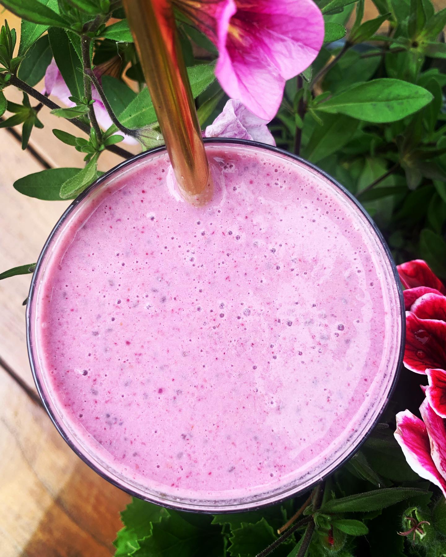 BOWEL HEALTH
🌸
If you suffer from constipation start your day with a glass of warm water and a smoothie, always add 2 tbsp of chia or flax seeds!
🌸250 ml plant based milk
🌺1/3 large banana
🌼 2 small pieces of pineapple
🌸 1 cup berries
🌺 1 tbsp bee pollen
🌼 1 tbsp almond butter
🌸 2 tbsp chia seeds
Other practices to improve constipation are:
💧 drink 2L + of water
🚶♂️ exercise
🧘♂️ reduce your stress level
🌱 increase vegetables and fruits
🍽 eat whole grains
🍟 reduce processed food
*
#smoothie #smoothiebowl #smoothierecipes #berries #summerfruit #bowelmovement #toxinfreeliving #healthyfood #healthysmoothies #plantbased #nutrition #nutritiontips #glowskin #heakthybreakfast #healthysnacks #healthylifestyle #cleanfood #healthyeating #foodismedicine #foodies #delisciousfood #eatclean #wholegrain