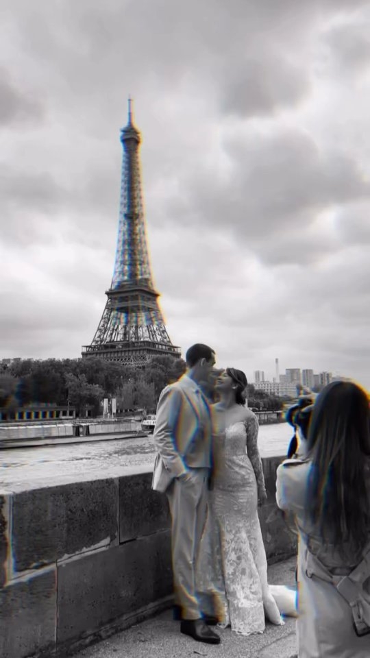 Photographer : @prisographs
Dress: @foreverties.wedding
In-frame : @alice_impressionist
#destinationprewedding #prewedding