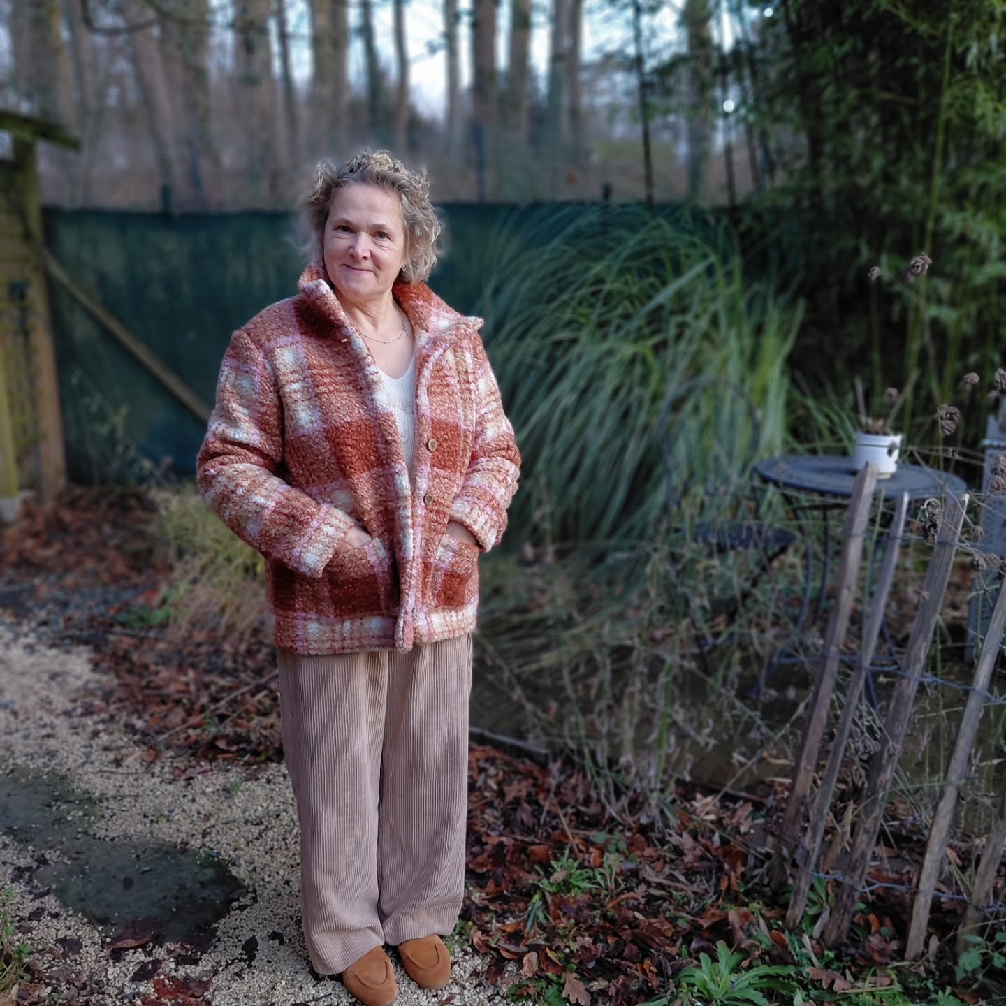 Bravo à Giuliana pour son magnifique manteau qui lui va à ravir, tres bien réalisé avec tous les points techniques.Bravo
#lesateliersgrege , #coursdecouture ,#coutureaddict ,#jecreecequejeporte