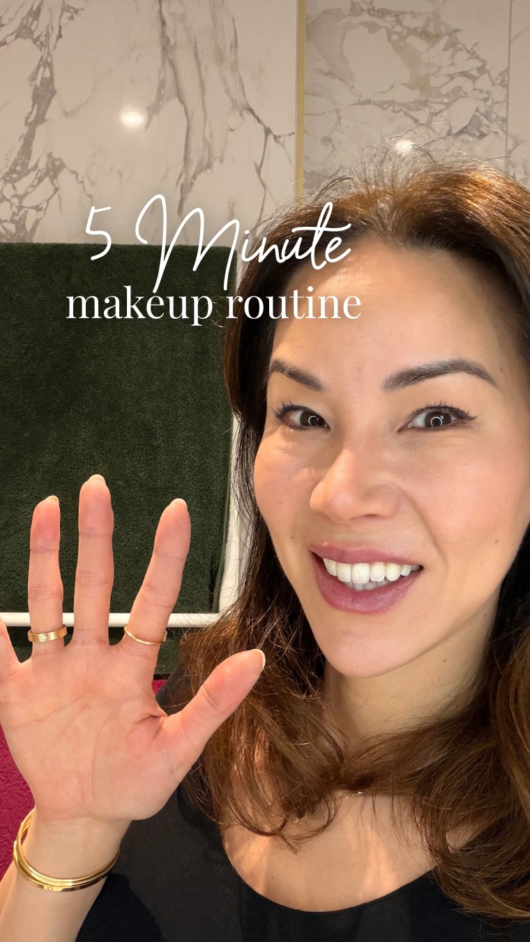 Quick and easy 5-minute makeup routine for everyday ✨️
Here’s everything I used:
@byterryofficial Brightening CC Cream
@byterryofficial Foundation
@byterryofficial Concealer
@westmanatelier Cream contour
@hourglasscosmetics Powder
@armanibeauty Blush
@refybeauty Brows
@urbandecaycosmetics Eyeshadow
@viebeautyco Eye Wand
@canmaketokyo munyotto highlighter
@hudabeauty Lip Stain
@bobbibrownuk eyeliner
@wearerum Mascara
Quick and efficient for when you want to look polished and don’t have enough time.
#makeuptutorial #grwm #makeuproutine #makeup #fyp