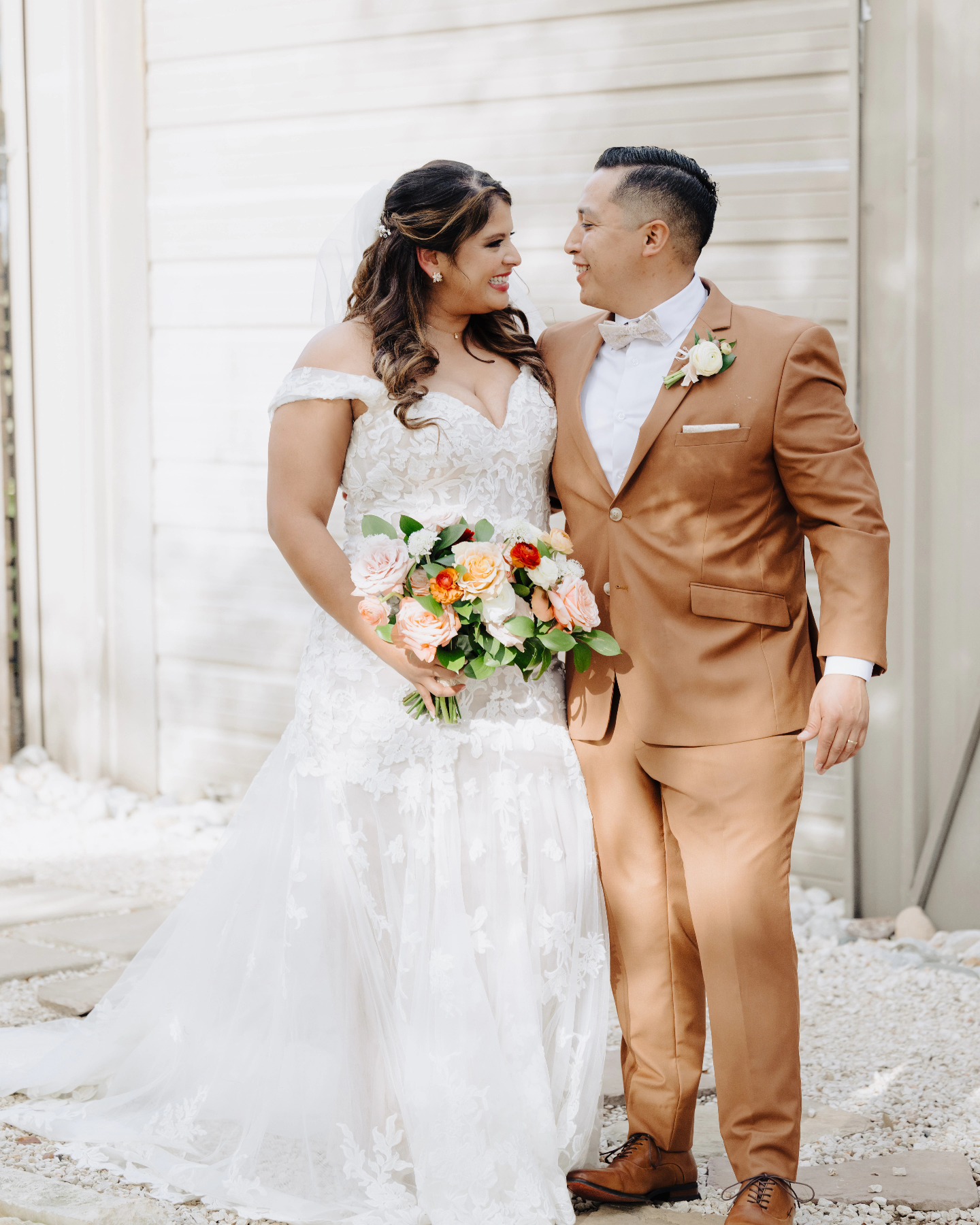 Last month, we kicked off Spring Wedding Season with Nichole & Christopher's beautiful wedding at Stone House Villa 💒
Venue: @stonehousevilla
Planner: @faithful_plan
Hair and Makeup: @rml_beauty
Flowers: @kismetflowers
Catering: @slabbbq
Cakes: @heb @nothingbundtcakes
Entertainment: @jaybraymusic
Photo/Video: @photohousefilms