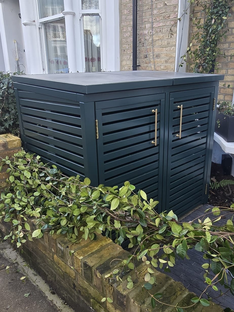 How lovely does this double bin storage unit look?
#garden #gardening #gardendesign #bespoke #london #bin #binstore #binstorage