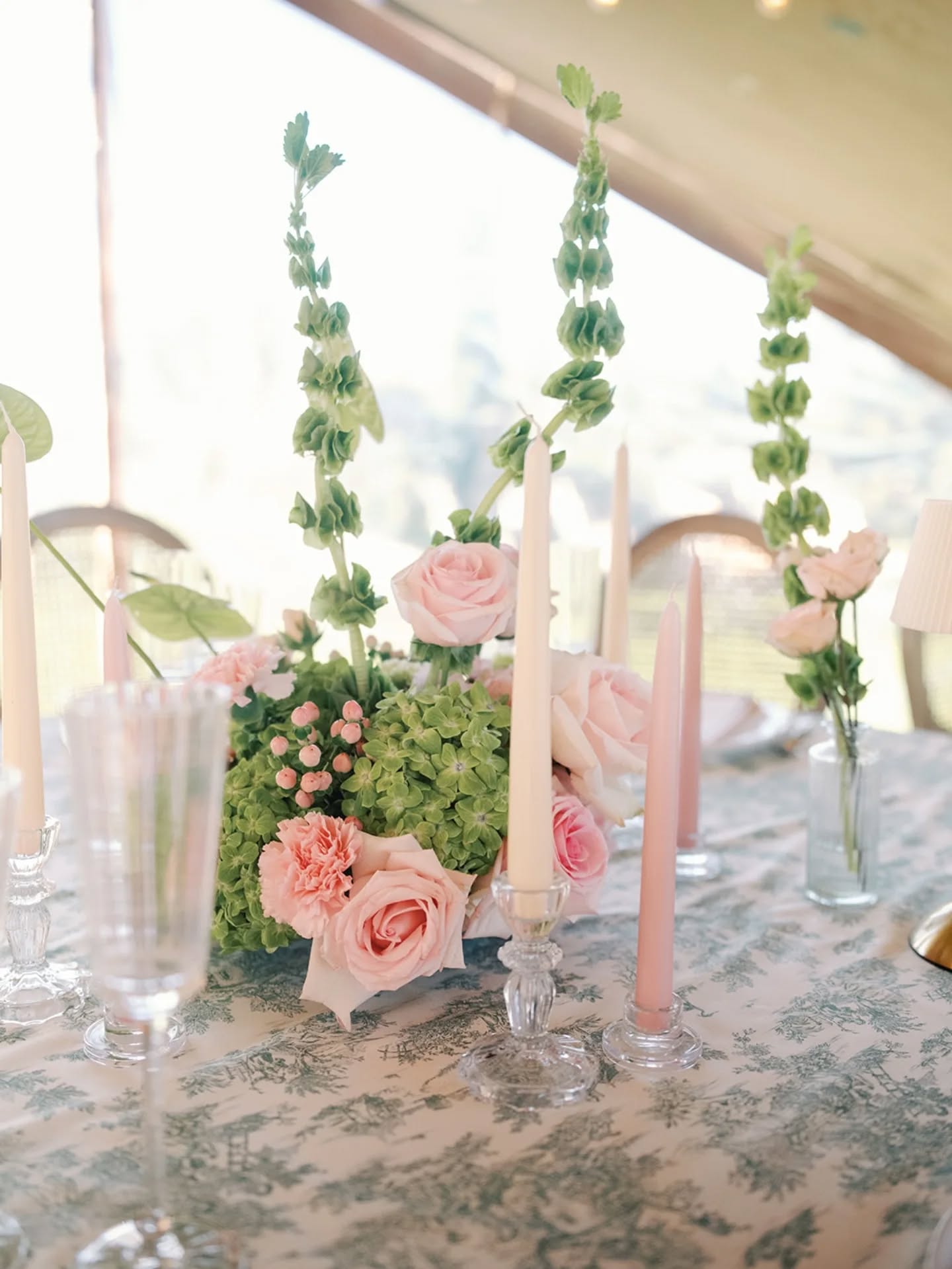 🌸 WSD #10 🌸
@closdutuilier
@homesweetevent_collection
@the_onthemoons_wedding
@caravanepalace_events
@pistouetromarintraiteur
@livthislifestyle
@oravis_location
#weddingprovence #weddingtable #mariageenprovence #weddingsouthoffrance