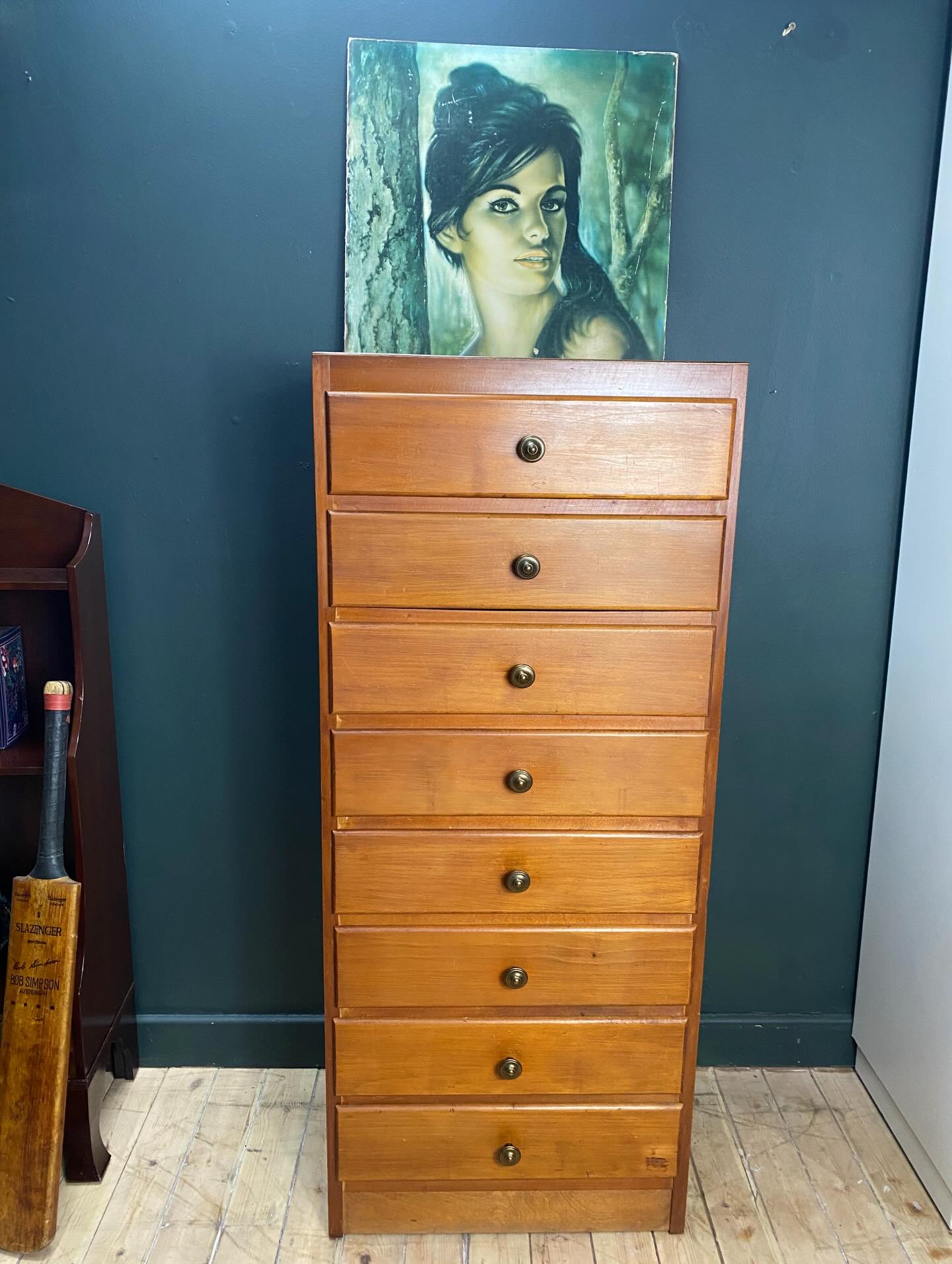 -SOLD-
We all need practical storage in this day and age, look no further than this beautiful mid-century chest of drawers with an unusual eight drawer layout. Ideal for keeping things organised without taking up too much space.
The teak has aged with a warm mellow tone.
Measuring 51 cms wide x 36 cms deep x 116 cms high
Ā£155 including free local delivery
#midcenturymodernfurniture #teakfurniture #midcenturydesign #vintageinteriors