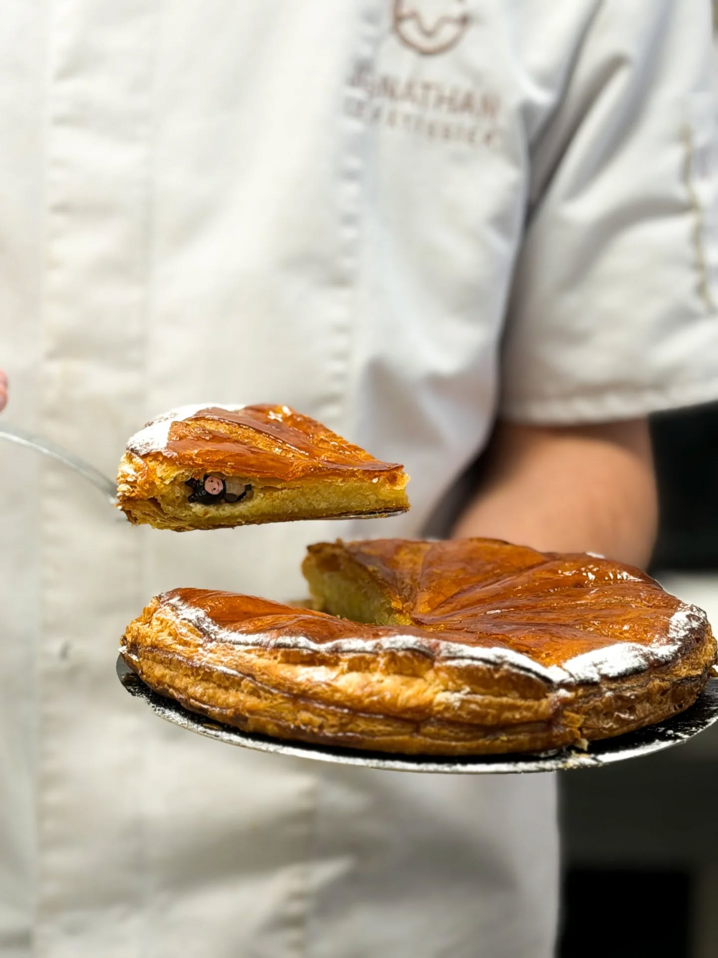 Dernière semaine pour profiter des galettes des rois !
Que ce soit Frangipane ou Brioche, c'est la derniere semaine pour en profiter !
En boutique ou en livraison via Delicity, profitez une dernière fois d'être le Roi ou la Reine 👑
Jonathan le patissier
14 avenue marechal foch
06000 Nice
