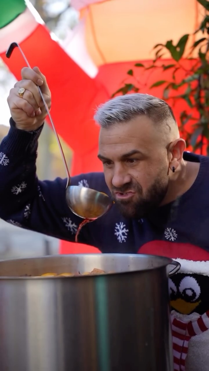 MARCHÉ DE NOËL 🎄
Vendredi, c’était notre incontournable marché de Noël à @la.rosa.negra.barcelone.tlse ✨
Merci à tous d’être toujours aussi fidèles 🫱🏼🫲🏽
Maintenant, prépare-toi à finir l’année avec nous… réserve ton 31 décembre ! 🥳
#tapas #restaurant #toulouse #Noël2025 #restauranttoulouse #toulousaine #MarchéDeNoël #Noël #Merci #Fidélité #Événement #FinDAnnée #31Décembre #NouvelAn