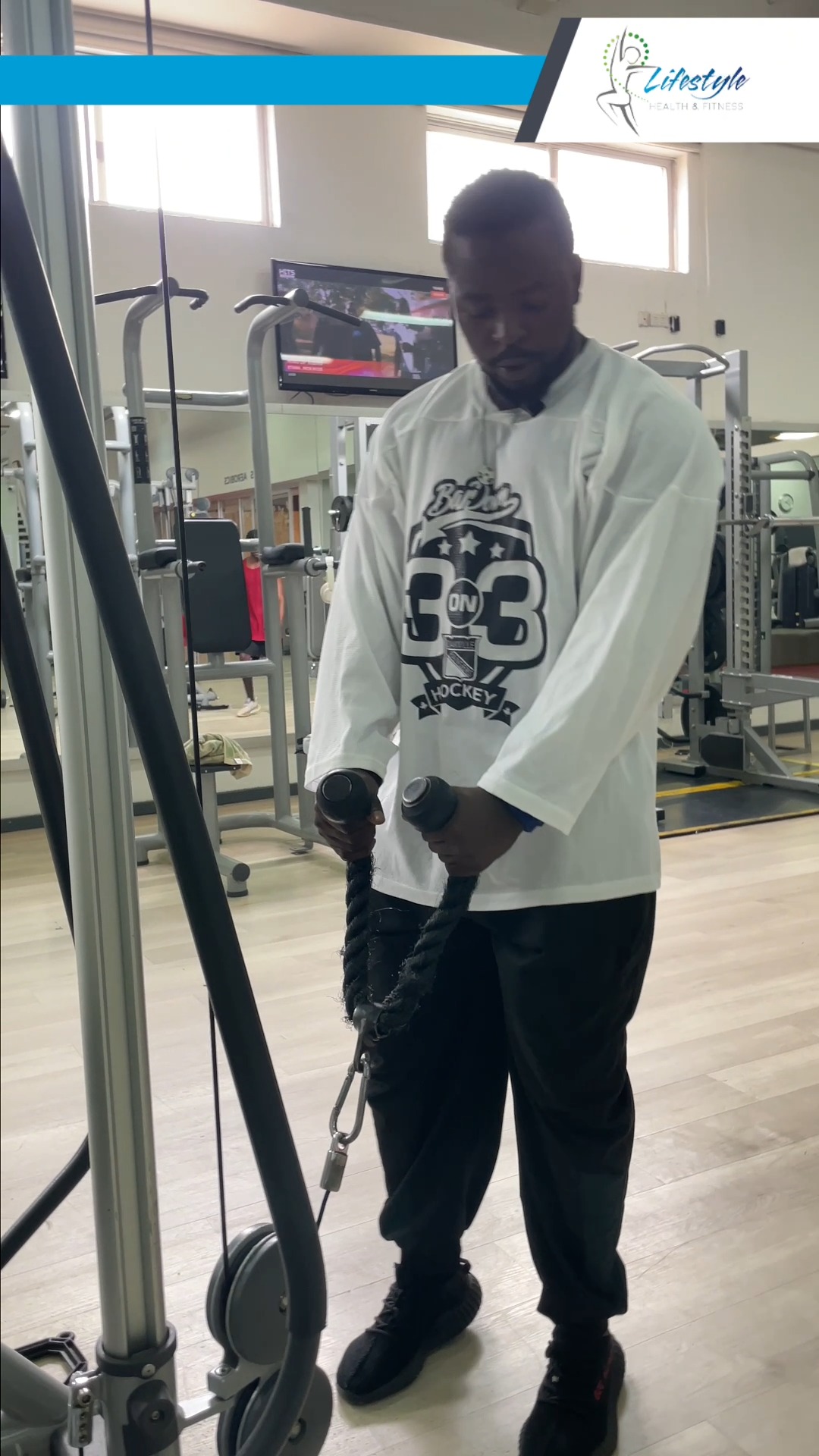 ๐ช Step up your arm game! Follow these simple steps for the perfect bicep pump.
#BicepWorkout #ArmDay #LifestyleGym #TrainSmart #FitnessTips