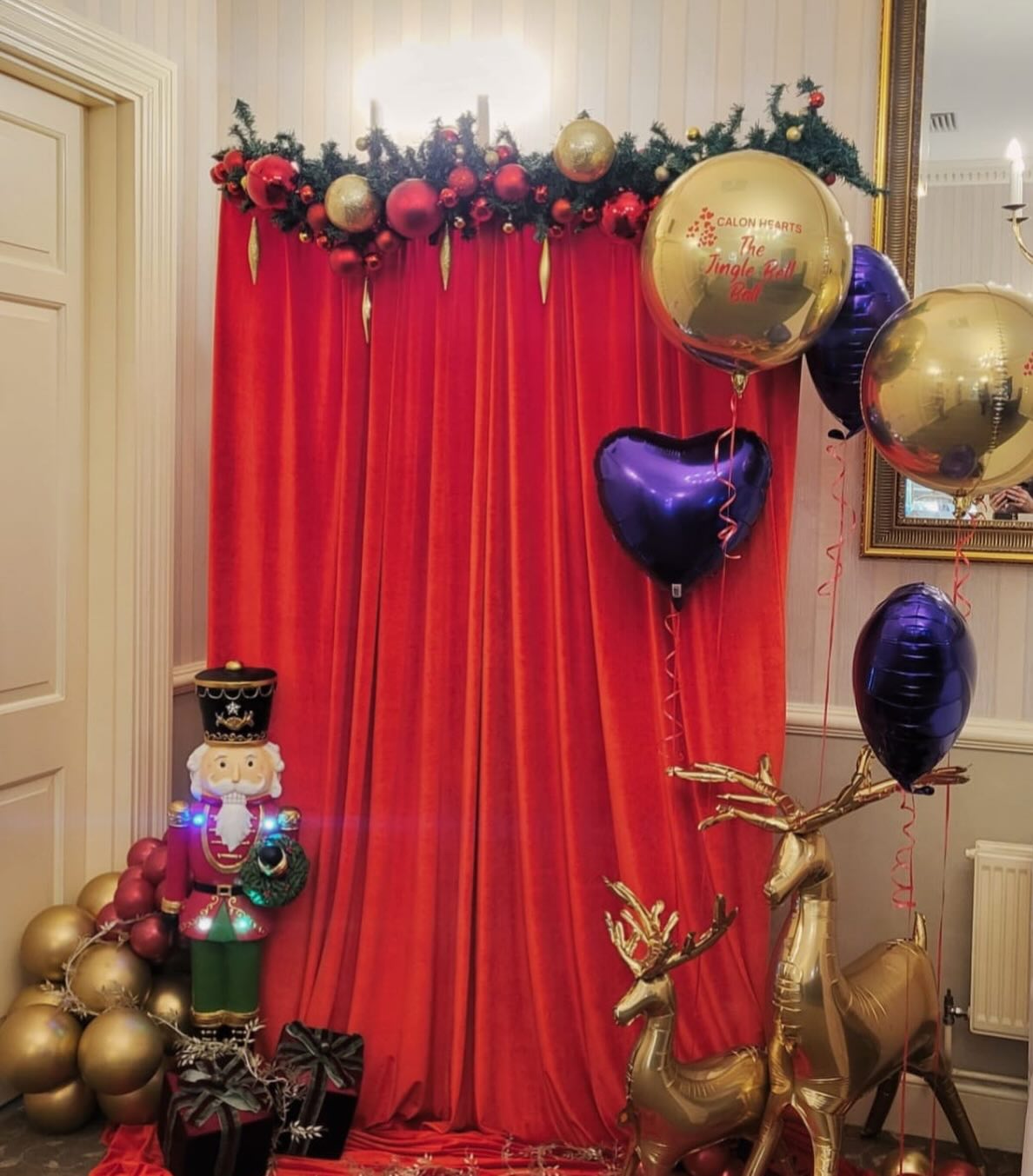 @calonheartsuk Christmas ball 🎄
@decourceysmanor 📍