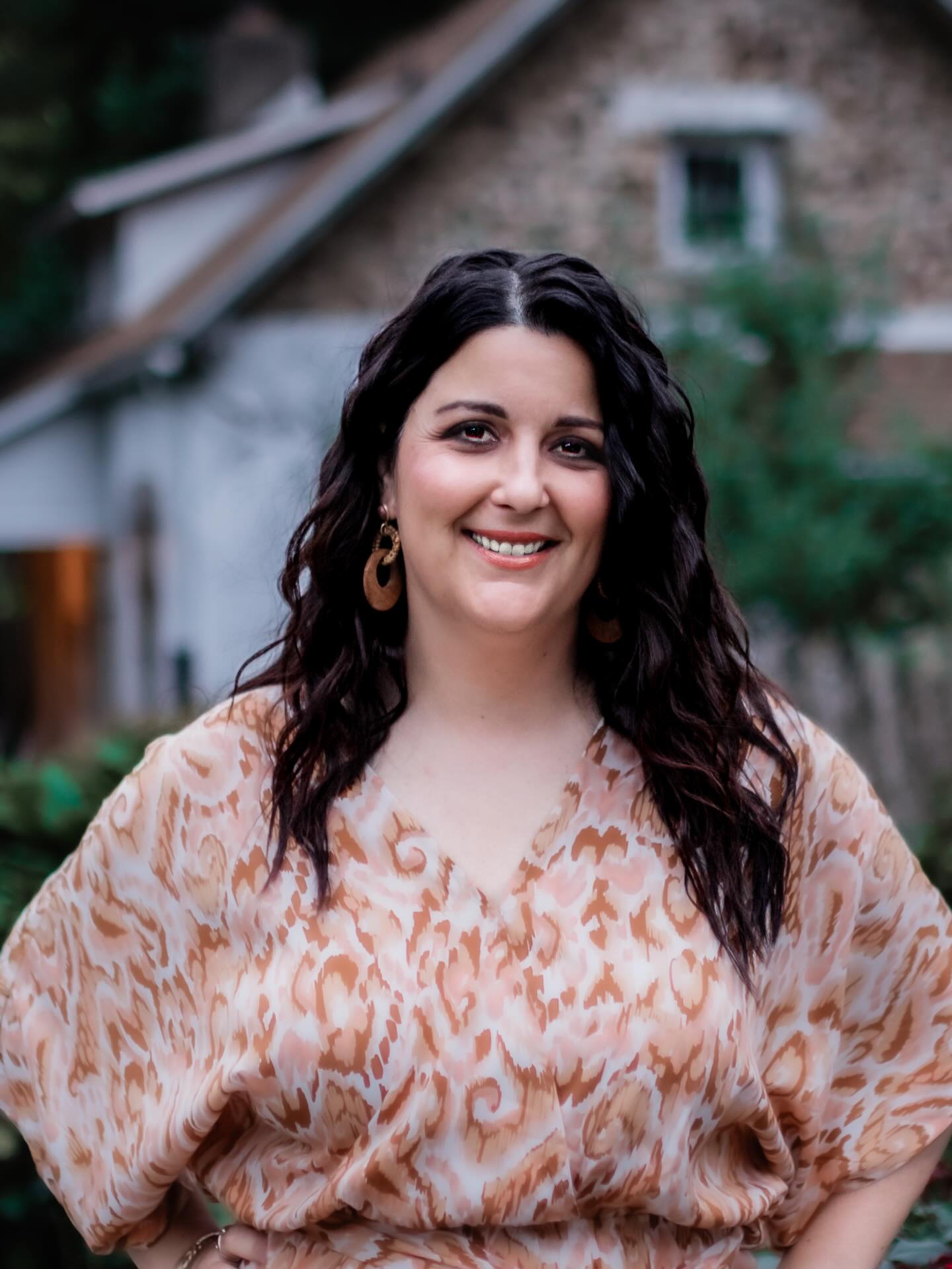 Meet Colleen ✨ @colleen_susanmatthewsalonspa
With 25 years in the industry and almost 17 of those at Susan Matthew, Colleen brings experience, heart, and honesty to every appointment.
Formal styling may be her favorite, but putting a smile on someone’s face is what truly fills her cup. She believes that trusting relationships with her clients are everything—and she’ll always give you her honest, professional opinion when it comes to your hair.
Colleen also has a passion for mentoring and guiding the next generation of hairstylists, sharing the knowledge she’s gained over decades behind the chair.
When she’s not in the salon, you’ll find her with her kids—coaching her 16-year-old daughter on the softball field or cheering on her 12-year-old son at any sporting event.
💛 Experienced. Honest. Heart-led.