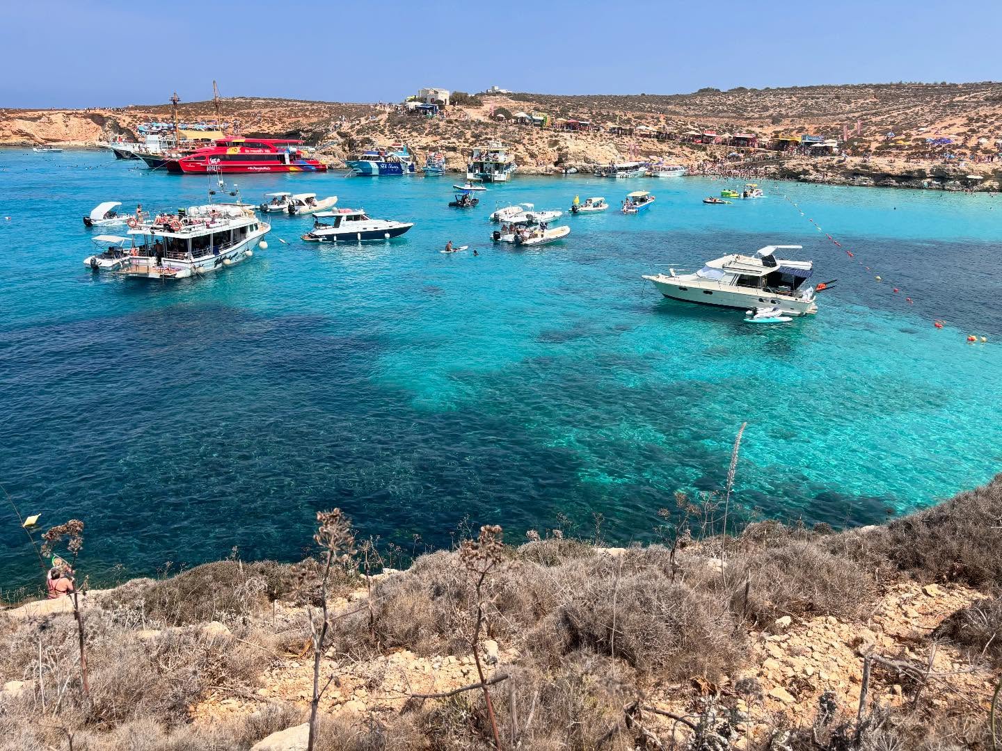 Il #mare azzurro dell’Isola di #comino a #malta. Il luogo fu scelto come una delle location del film @bluelagoon