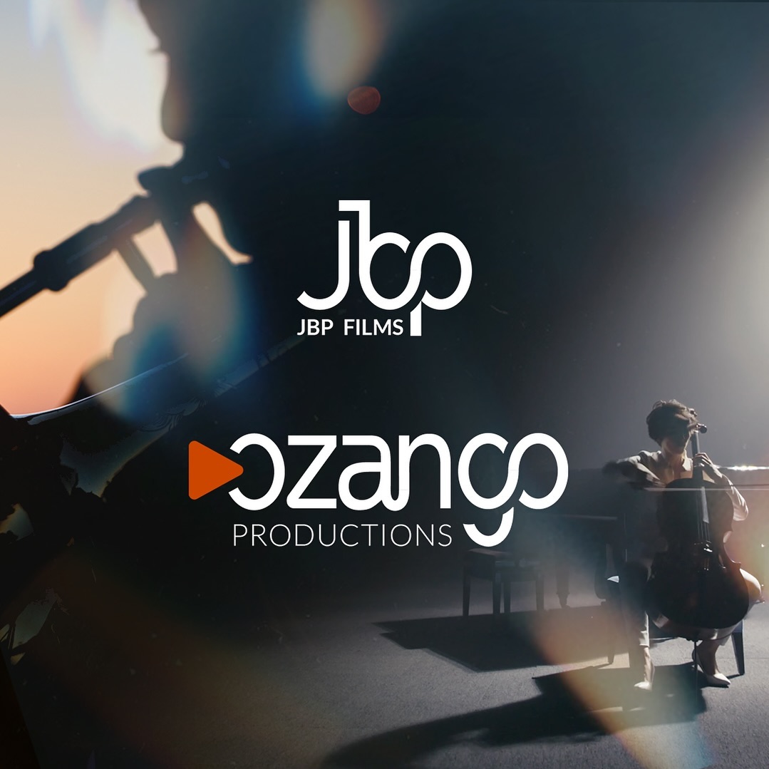 🌟OZANGO et JBP FILMS unissent leur forces ! 🌟
🤝John Blanch, Agnieszka Biolik et Jean-Jacques Schaettel annoncent le rapprochement de leurs deux sociétés, JBP Films et Ozango. Cette évolution et les synergies qui en découlent ouvrent de nouvelles perspectives avec la création de nouveaux formats, au profit des artistes, diffuseurs, institutions culturelles et partenaires.
La mise en commun des savoirs faire et des réseaux des deux sociétés permettra de donner davantage de visibilité aux artistes et à leurs nouveaux projets en proposant de nouvelles expériences de contenus en matière de musique et de spectacle vivant.
Les deux sociétés se rapprochent au sein d’une nouvelle entité et poursuivent leurs activités dans leurs domaines respectifs, et selon leur ligne éditoriale actuelle, à Paris et Strasbourg. Jean-Jacques Schaettel accompagnera John Blanch et Agnieszka Biolik dans ce développement garantissant ainsi la transmission de son expertise.
@jbp_films @jj.schaettel @agnes_biolique @john_blanch_m