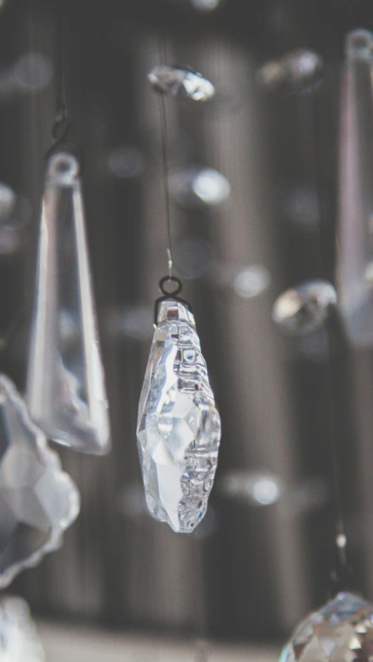 @pedicure med shellac
Shellac er en hybrid neglelakk som herdes i UV-/LED-lampe. Så du trenger ikke å bekymre deg for å ødelegge lakken, sitter veldig godt på. Den kombinerer det beste fra vanlig neglelakk og gele, og gir et naturlig og holdbart resultat. Fordeler med shellac: Holder i opptil 2–3 uker uten å flasse Umiddelbar tørk i lampe – ingen ventetid Blank og jevn finish som varer Tynn og naturlig – styrker naturneglen uten å føles tung Perfekt for deg som ønsker velstelte negler over tid#lillehammerspa #wellness #beautytips #bodywaxing #beautyexpert