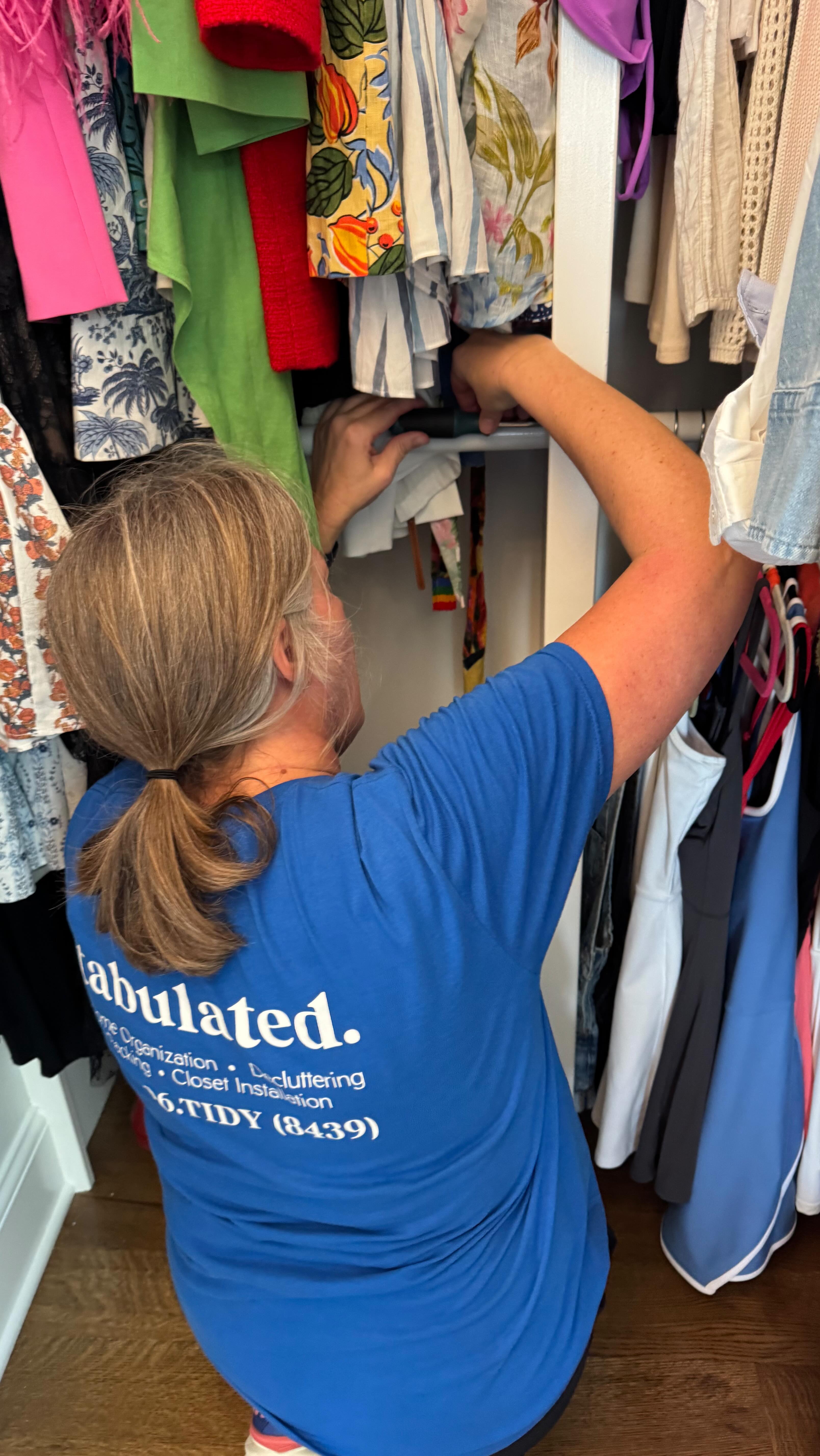 Snow day.
Everyone else is resting.
I’m going on offense.
This is exactly why I created 20 Minutes to Decluttering.
Not to clean your whole house.
Not to start big projects.
But to give you a clear plan for tackling the small areas that quietly cause the most stress — in short, realistic pockets of time.
If you’re stuck at home and ready to stop reacting to clutter and start dealing with it on purpose, this guide is for you.
👉 Comment HOME and I’ll send you 20 Minutes to Decluttering.
⸻
#snowday
#decluttering
#organizedchaos
#momlife
#getorganized