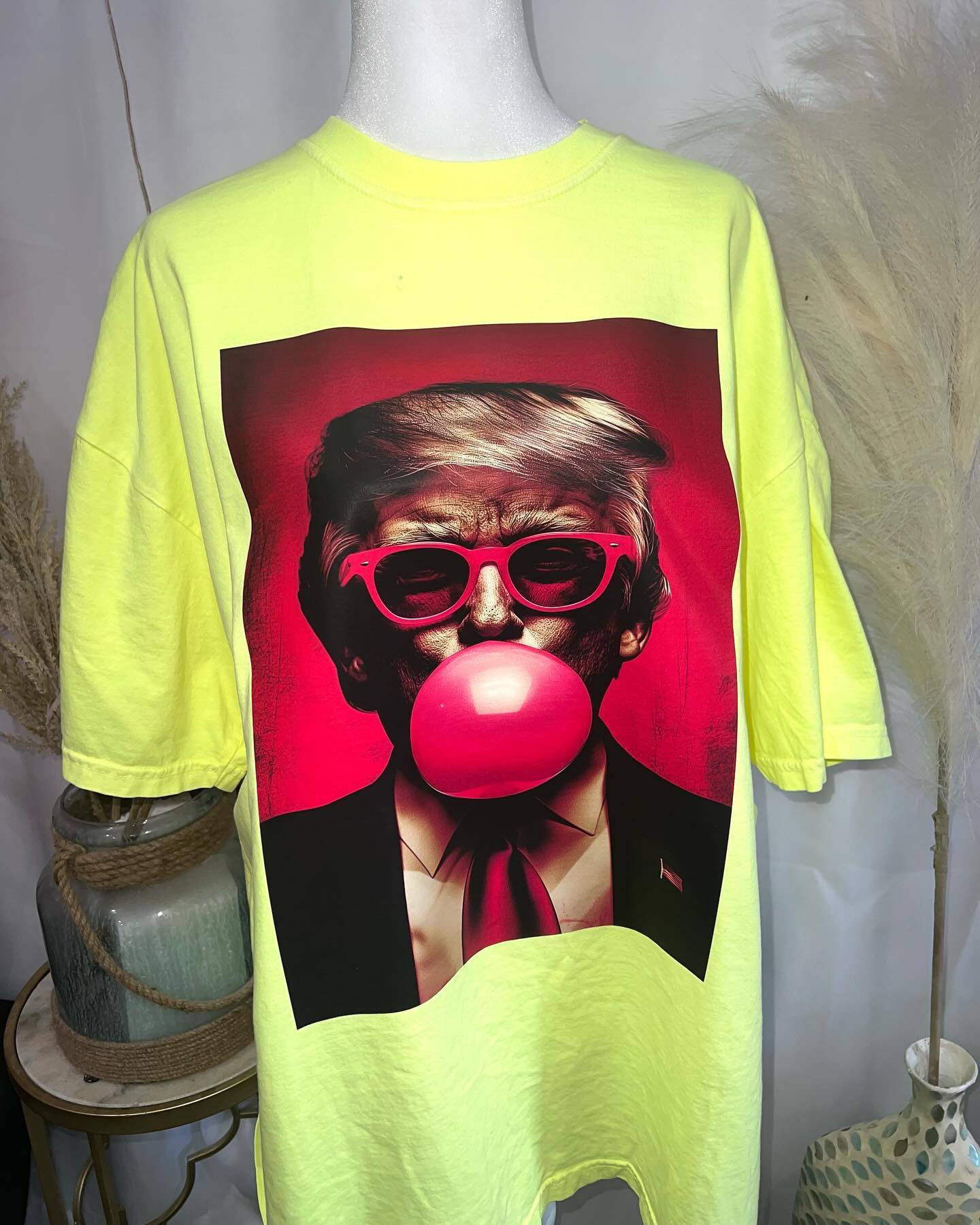 Dadddddy is coming back!!!! Yall this picture doesn’t do the colors justice!!!! #neon #comfortcolors #trump #daddy