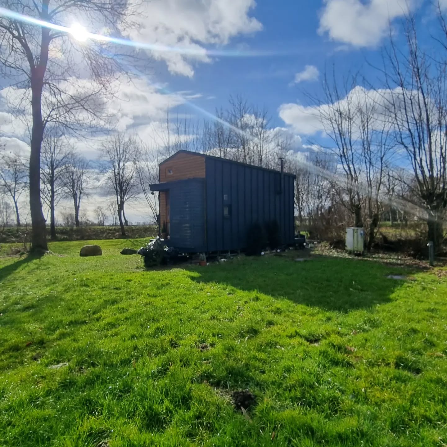 Sonne, schnee, sonne, regen, sonne, wind.. unser TinyHaus in Delve haben wir jedenfalls mal in nem kurzen sonnigen Moment erwischt.
Im April sind noch Nächte frei, für jene die eine kurze Auszeit suchen!
🌈 Standort: Delve (SH) nähe Heide, nur ca. 1:20 Min. von Hamburg entfernt / 50 Min. Nach SPO, 50 Min. An die Ostsee
tinyescape.de/buchen
#tinyhousegermany #tinyescape #tinyescape_de #hamburgurlaub