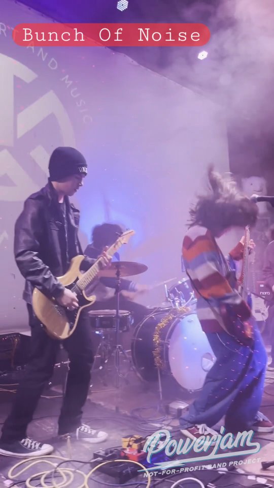 Powerjam band, ‘Bunch of Noise’ ( ages 13-14) makin’ some good kinda noise on the @templeartmusic stage for @jom_junior_open_mic yesterday! Paying attention as our young musicians grow and making positive changes to support them is key - Drummer Marcus' move to this band is🔥! Thanks again to Andy& team to everyone who supported this awesome event
📽@tea.texier
#nonprofit #bandacademy #psychosocial #slipknot @slipknot @slipknot.zone #ledzepplintribute