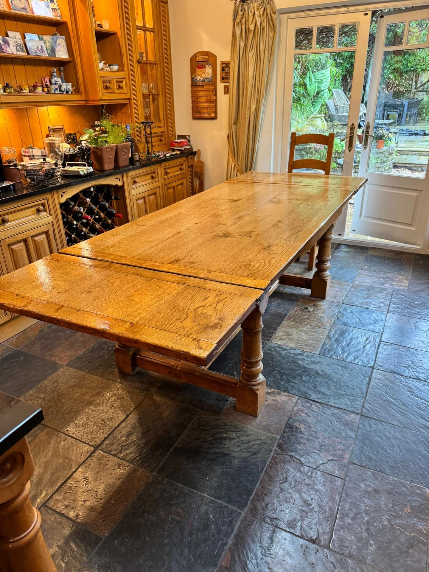 From tired to timeless ✨
This solid oak table has been carefully restored- cleaned back, revived, and re-finished to let the grain shine again.
🪵🤍
#TableRestoration #FurnitureRestoration #OakTable #BeforeAndAfter #WoodGrain RestoredWithCare TimelessDesign