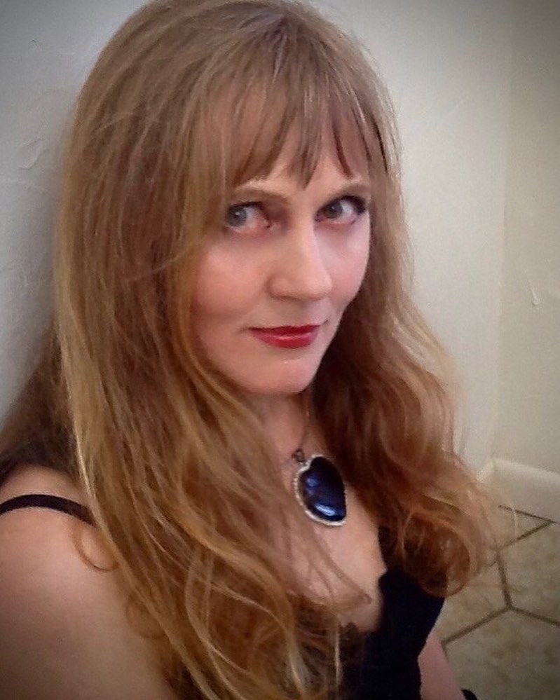 Bangs, always in fashion.
Call to test the “Big Bang Theory” are bangs for you? #hairbangs #hairstylistnpbfl #lovemyhair #lovemyhaircolor #lovemybalayage #hairguru #npbflhairstylist #haircoloringexpert #ammoniafreehaircolor #ammoniafreehaircolorist #haircolorexpert #lorealhairpro #personalhairdesigner #lorealhaircolorist #diarichesse #dialight #inoahaircolorist #diarichesse #diarichesse #hairstylist #modernsalon