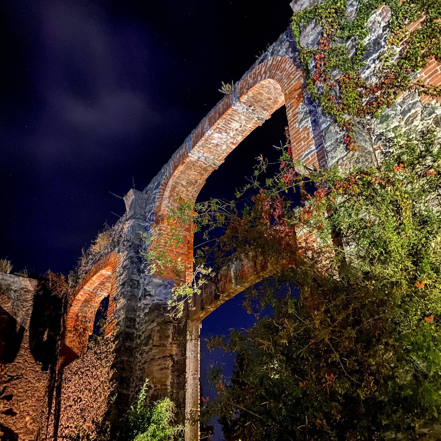 Rincones de México
.
.
.
.
.
.
.
.
.
.
.
.
#vidamexico #mexico #travelphotography #visitmexico #mextagram #mexicomagico #mexigers #mexicolors #puebla #tlaxcala #oldtown #old #brickwall #architecture