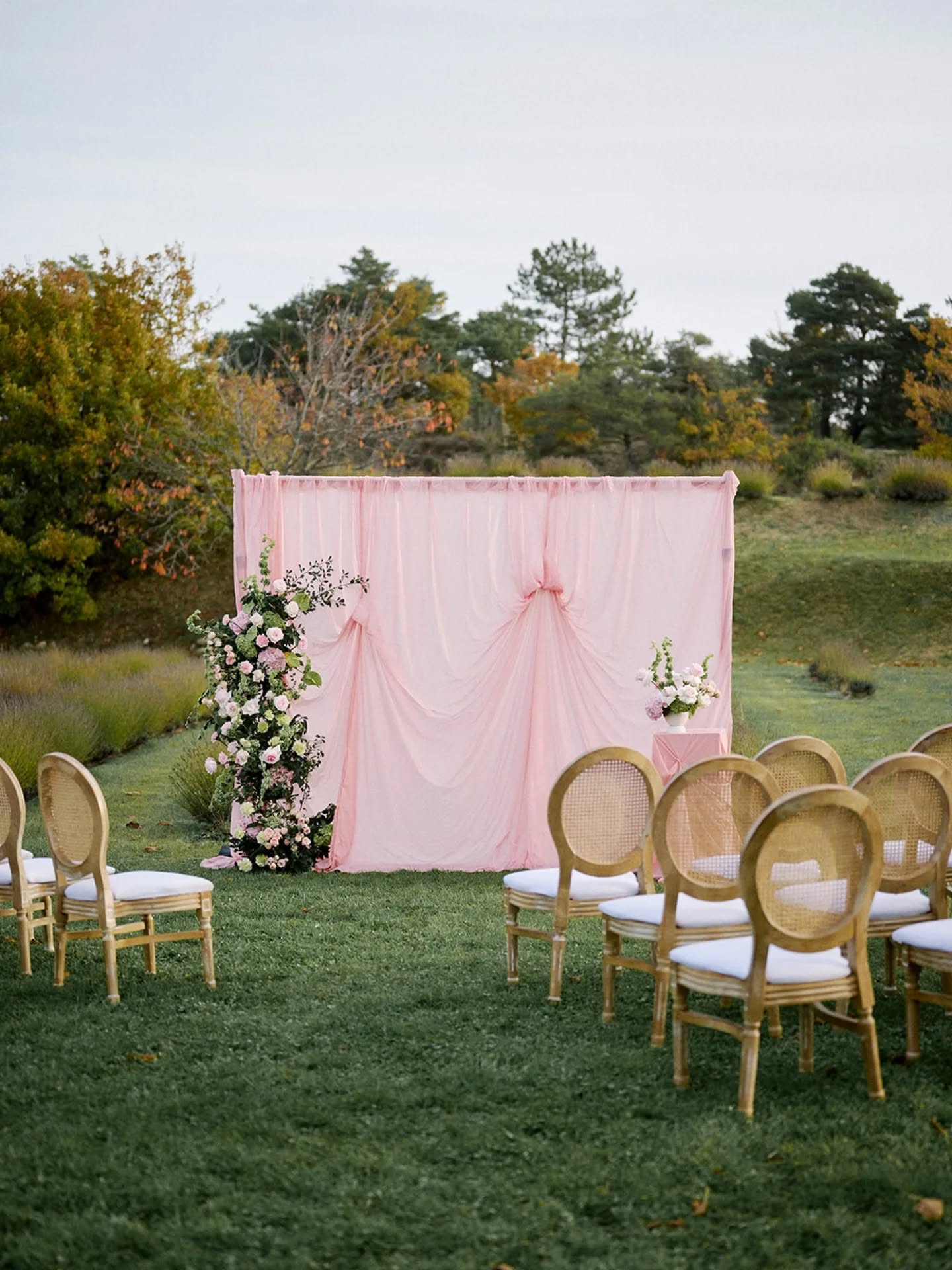 🌸 WSD #10 🌸
@closdutuilier
@homesweetevent_collection
@caravanepalace_events @the_onthemoons_wedding
@livthislifestyle
@oravis_location
#weddingprovence #weddingsouthoffrance #pinkflowers #mariageenprovence