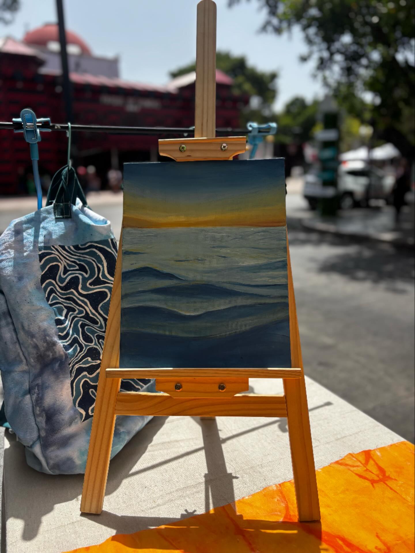 Dicen que pintar es recordar. 🎨
Mientras daba cada pincelada, mi mente estaba en las aguas de Guánica y en esa luz amarilla que baña la orilla al final del día.
Quise capturar el movimiento del agua y la serenidad del paisaje para que alguien más pueda disfrutarlo todos los días. 🏠
✨ Pieza única a la venta.
Comenta "PLAYA" o envíame un mensaje directo si te interesa adquirirla.