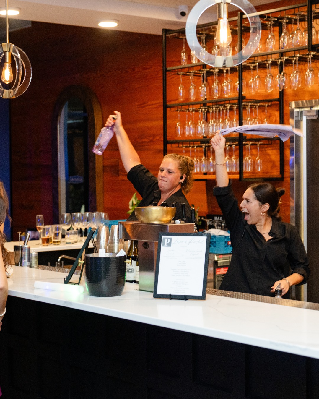 One thing that will always be true about the Winston’s Bar Service team is that we bring the energy. Nothing makes us happier than dancing behind the bar while our guests enjoy great drinks and an even better time🍸
Captured by @trisha.marie.photography
#WinstonsBarService #CocktailLove #EventVibes #DrinkInspo #MobileBarCo #MixologyMagic #EventProfessionals #MichiganWeddings #SignatureCocktails #Cheers