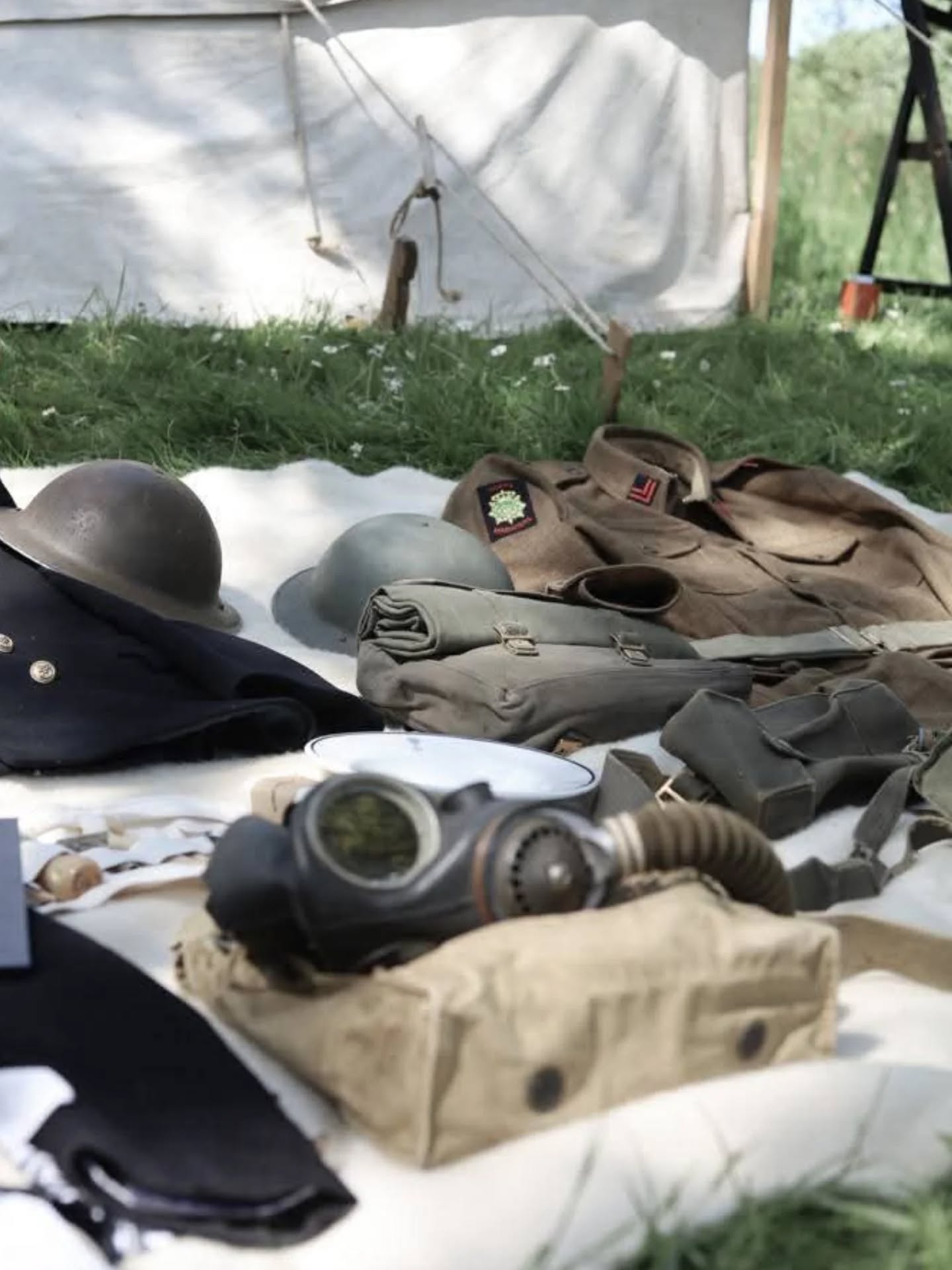 🇳🇱 De evenementen agenda voor 2026 wordt steeds meer gevuld. We zien uit naar een mooi nieuw living history seizoen!
🇬🇧 The 2026 events calendar is filling up fast. We're looking forward to a wonderful new living history season!
#koninklijkemarine #livinghistory #ww2livinghistory #ww2reenactment #reenactment #onzemarine #korpsmariniers #marineluchtvaartdienst