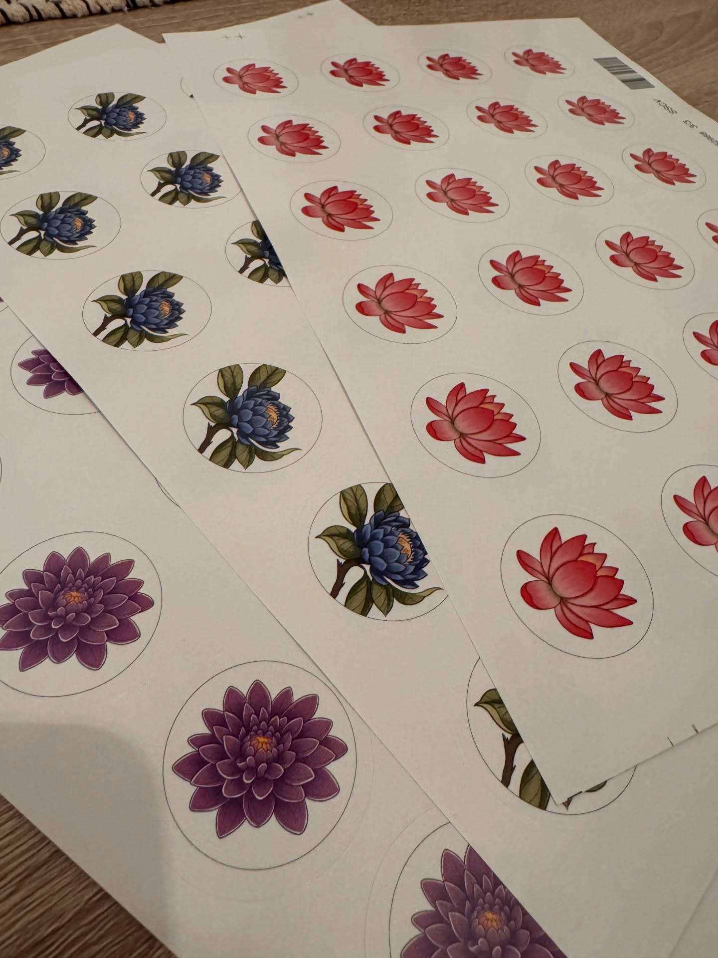 More book merch⦠this time in collaboration with the brilliant @elkincreates
#authorsofig #writerlife #authorlife #writerscorner #writerslife #writerssociety #writersonig #writersfollowwriters #authorcommunity #fictionwriter #bookcoverdesign