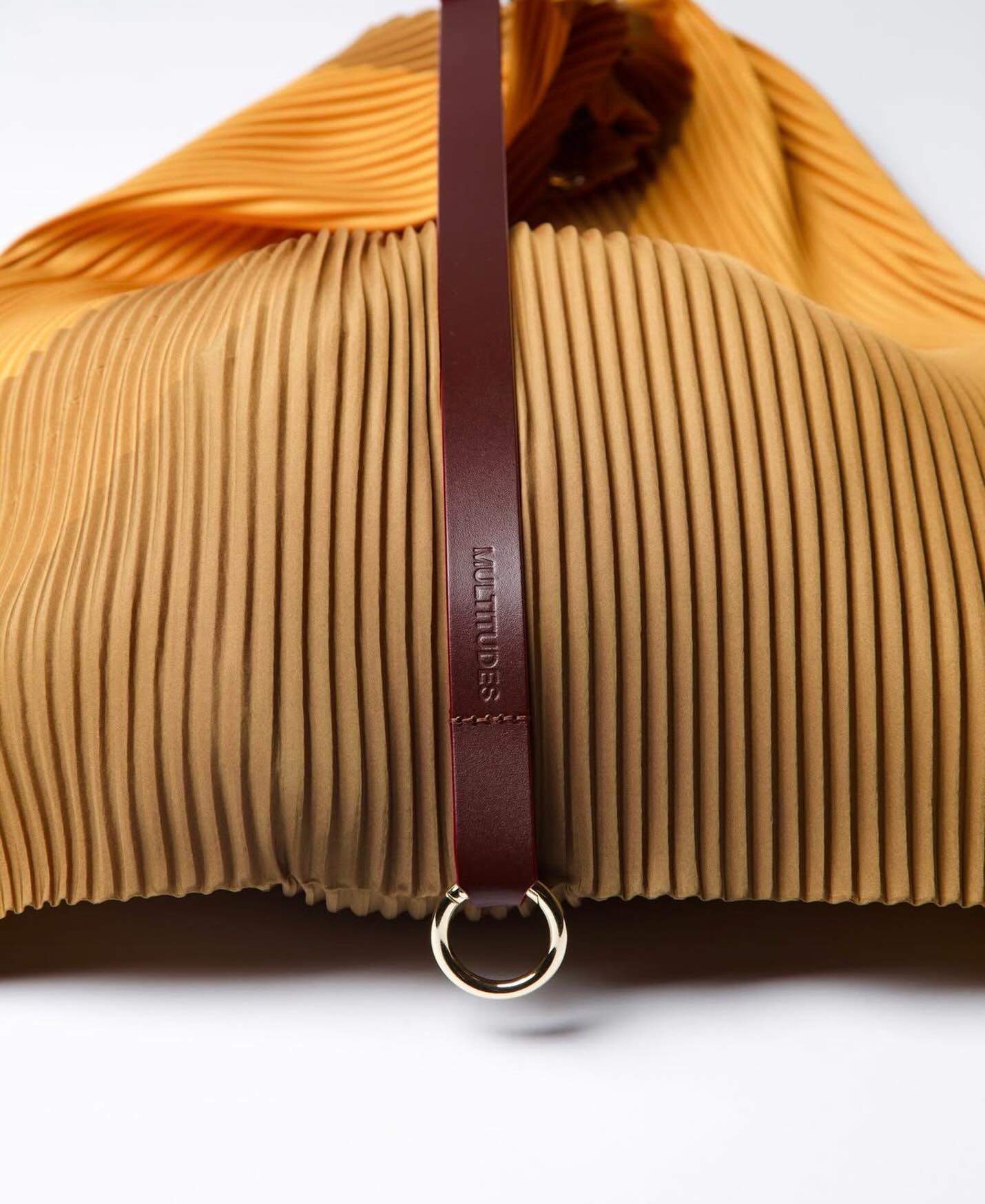 New Y bag with leather handle from Multitudes 🧡