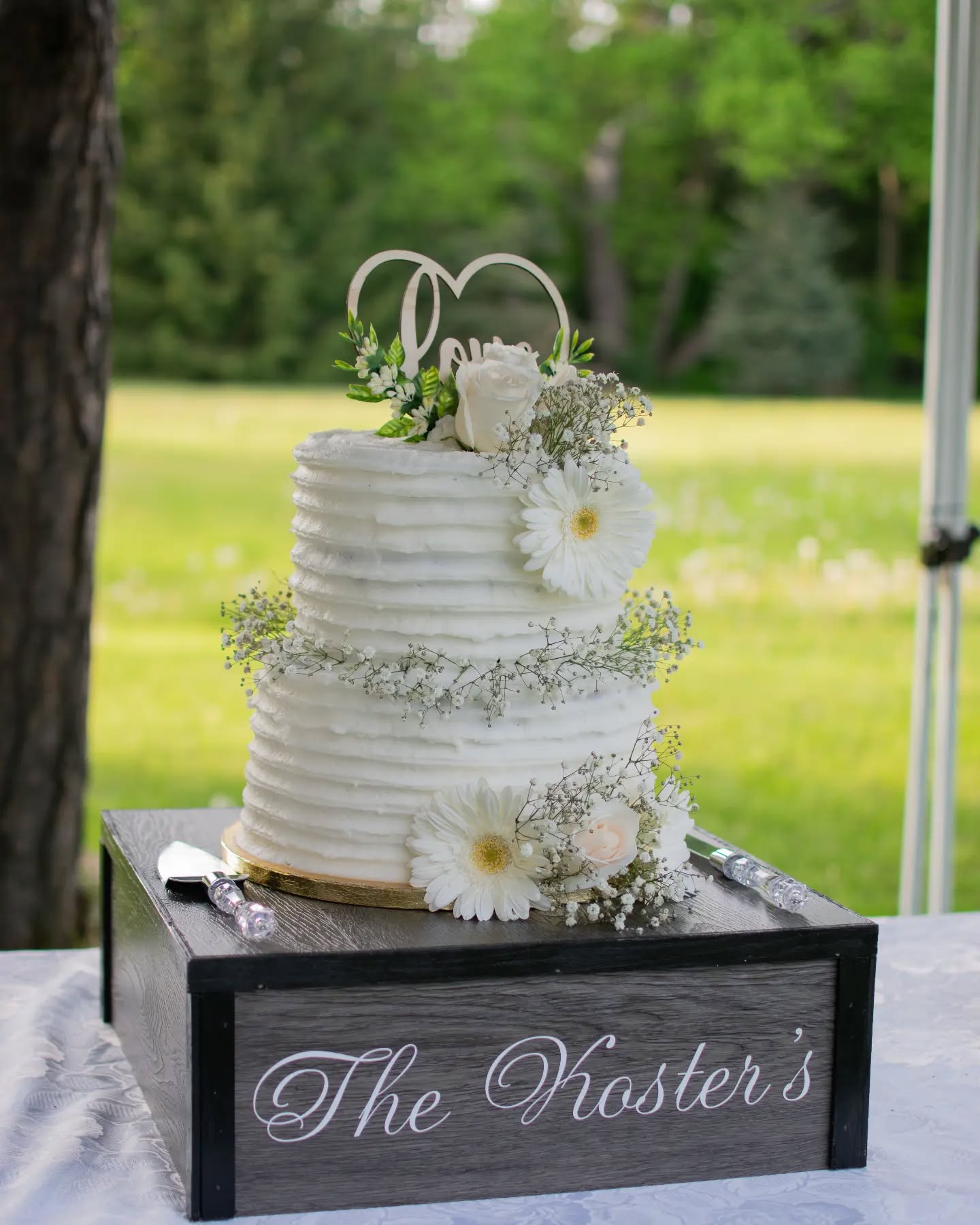 The cake! Cheers to the last set of this beautiful couple's special day 💜
•
•
•
#weddingphotography #wedding #gtaphotographer #gtawedding #backyardwedding #springwedding #bridesmaids #bride #ido #theysaidido #love #sisterinlaw #littlebrother #groomsmen #weddingdetails #detailshots #firstlook #brideandgroom #weddingparty