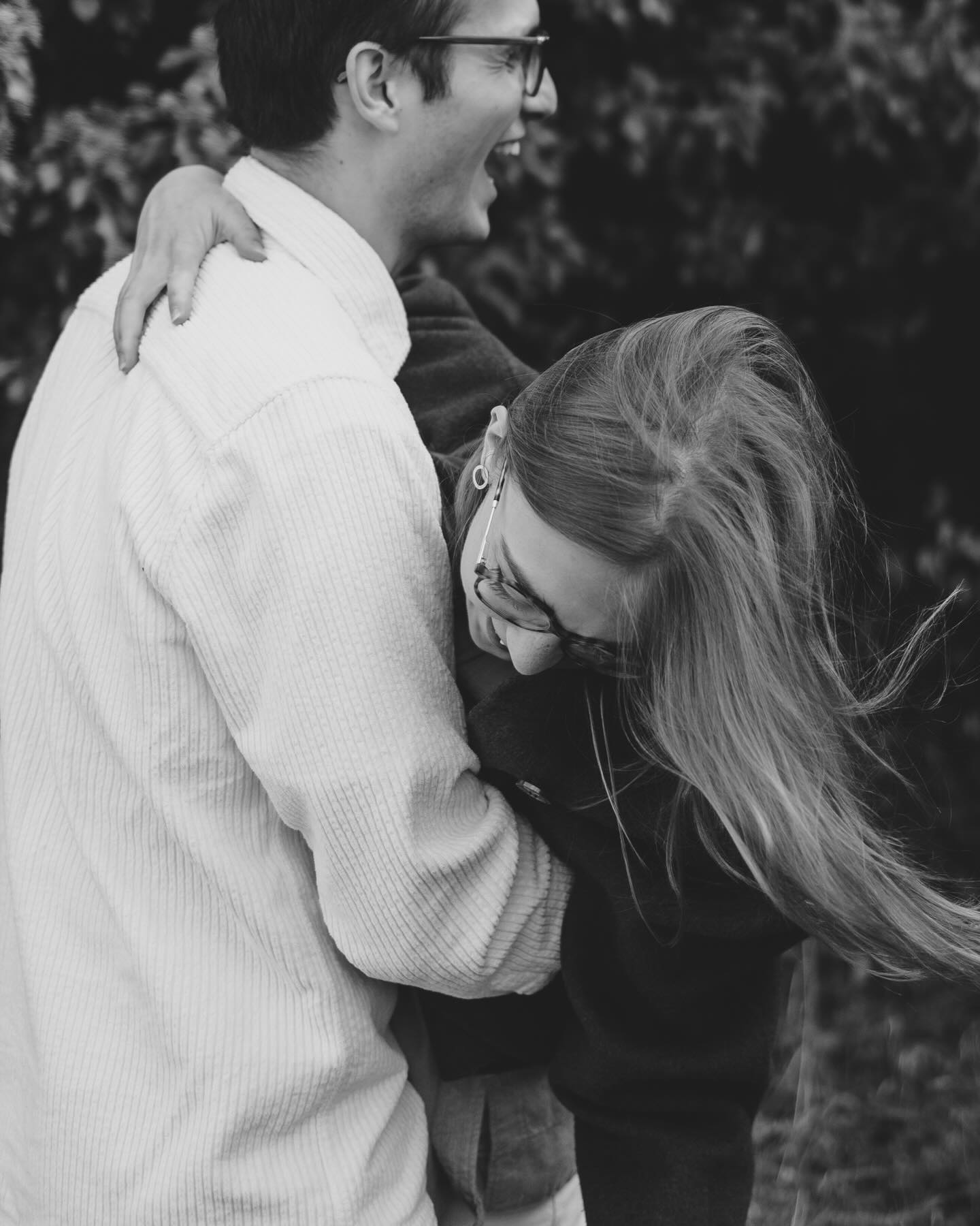 .
La séance engagement permet bien plus que de belles images,
elle sert avant tout à raconter votre histoire d’amour. ♡
.
Laissez-moi vous raconter celle de ces deux amoureux…
.
Laurie a une affection particulière pour ce lieu, empreint de souvenirs familiaux depuis son enfance.
Alors lorsque Léonard l’a demandée en mariage ici, dans cet endroit si cher à son cœur, tout s’est imposé comme une évidence.
Réaliser leur séance engagement dans ce lieu, c’était inscrire leur histoire d’amour dans la continuité de leurs souvenirs
et en garder une trace, pour toujours. ♡
.
Séance engagement ou séance couple :
& si on racontait votre histoire ? ♡
#photographetours #indreetloire #toursmaville #photographecoupletours #regioncentre seancecouple futursmaries seanceengagement photographemariage mariage2027 futursmariés2027 mariageregioncentre loirevalley loirevalleywedding loirevalleyweddingphotographer engagementsession castleloirevalley romanticphoto romanticphotography romanticwedding mariageromantique photographeromantique