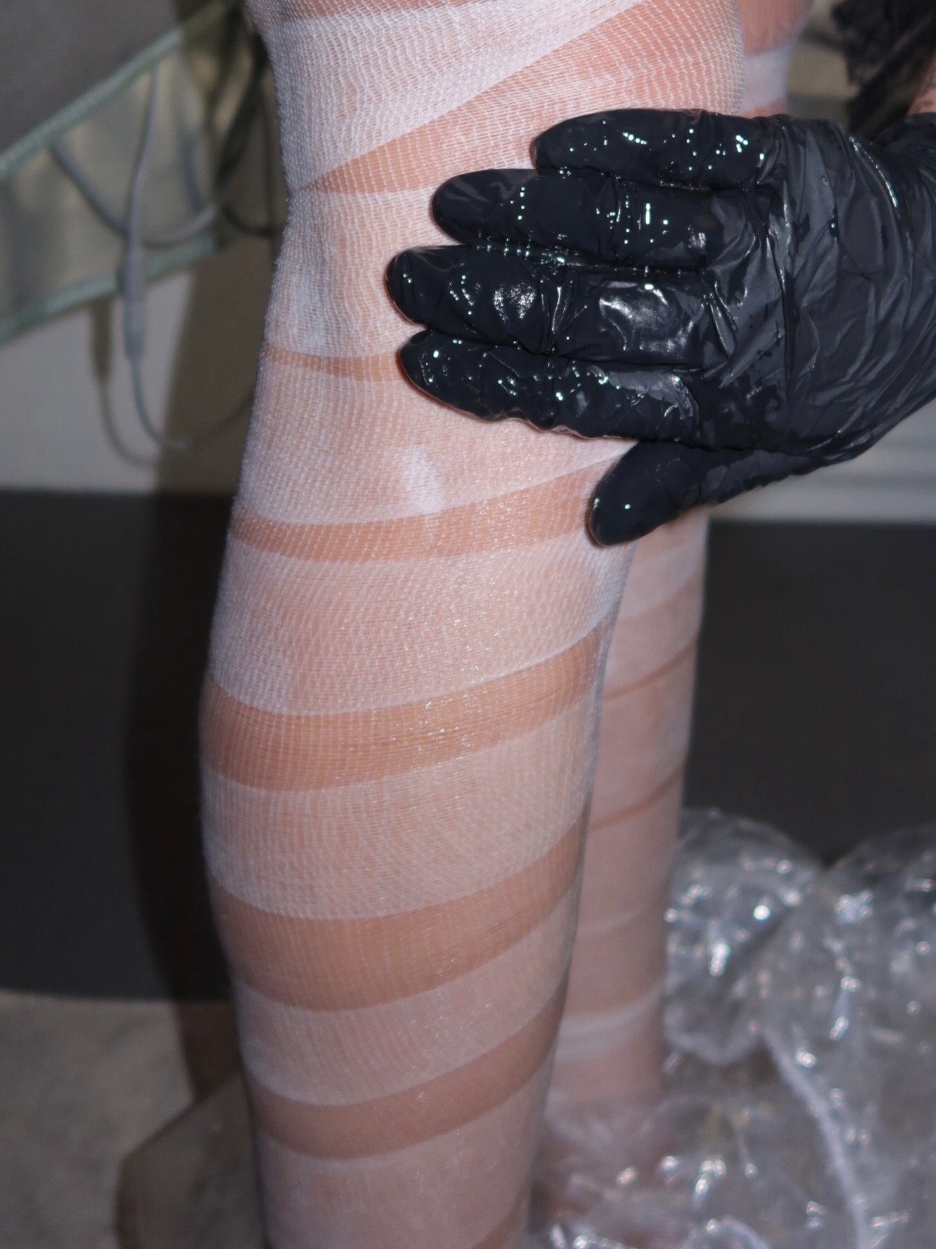 Bodywickel & Lymphmassage die perfekte Kombination für eine glatte, straffe und entlastete Silhouette. 💥
Diese ganzheitliche Behandlung kombiniert einen aktivierenden Körperwickel mit einer sanften Lymphmassage, um:
💧 den Lymphfluss anzuregen und den Körper zu entgiften
🌿 Wassereinlagerungen zu reduzieren
💎 das Hautbild sichtbar zu glätten und zu straffen
Die hochwertigen Wirkstoffe dringen tief ins Gewebe ein, fördern die Mikrozirkulation und verleihen der Haut neue Spannkraft.
Ein Beauty-Ritual, das Leichtigkeit und neue Energie schenkt sichtbar und spürbar schon nach der ersten Anwendung. ✨
⏱️ Dauer: 40 Minuten
💰 Preis: 150 CHF
📍 Buche jetzt deinen Termin und fühl dich rundum leicht & wohl in deiner Haut.
#lymphdrainage #bodytreatment #bodysculpting #bodymagic