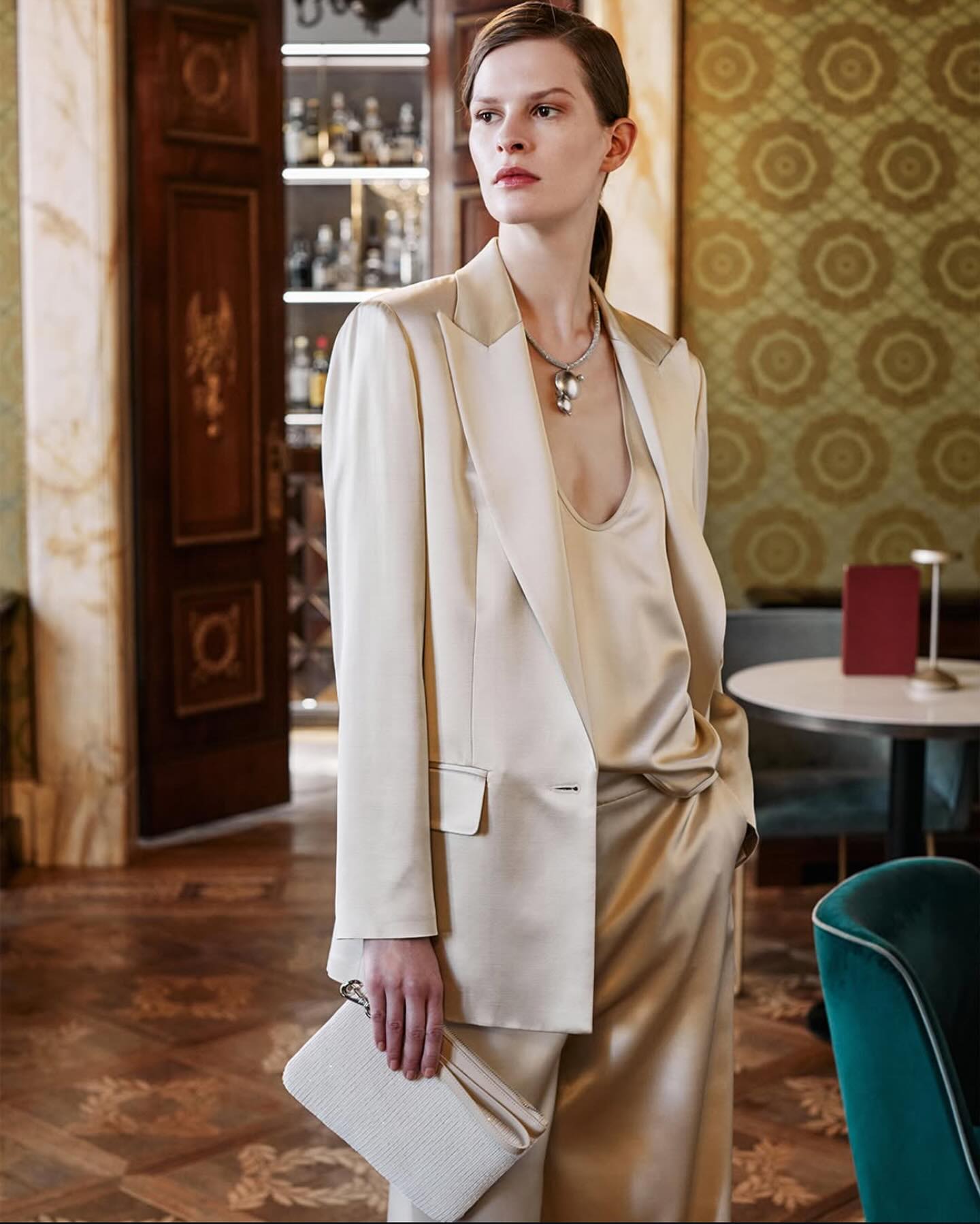 Elegance and beautifull craftmanship 🪡🌟
#peserico #lorskensfashionagency #italiancrafmanship #fashion #pesericostyle