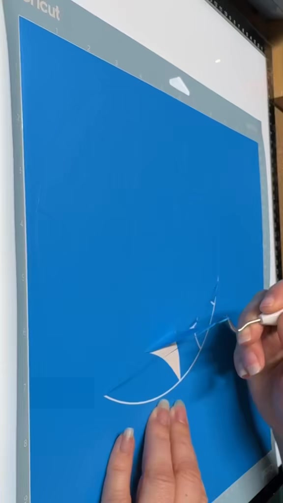 I drew this pattern in Procreate and then cut it on my Cricut machine. Wanna learn how to do stained glass? It’s so fun!
#stainedglass #fun #art #milwaukee #horse