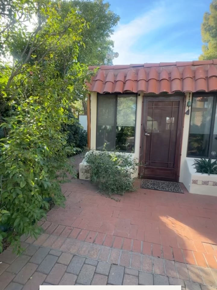 Bright white exterior refresh 💎
Clean, bright, desert vibes 🌵🏜️
📞 520-479-4035
🌐 www.lgndpainting.com
#LGNDPainting #ExteriorPainting #DesertHome #WhitePaint #TucsonPainter