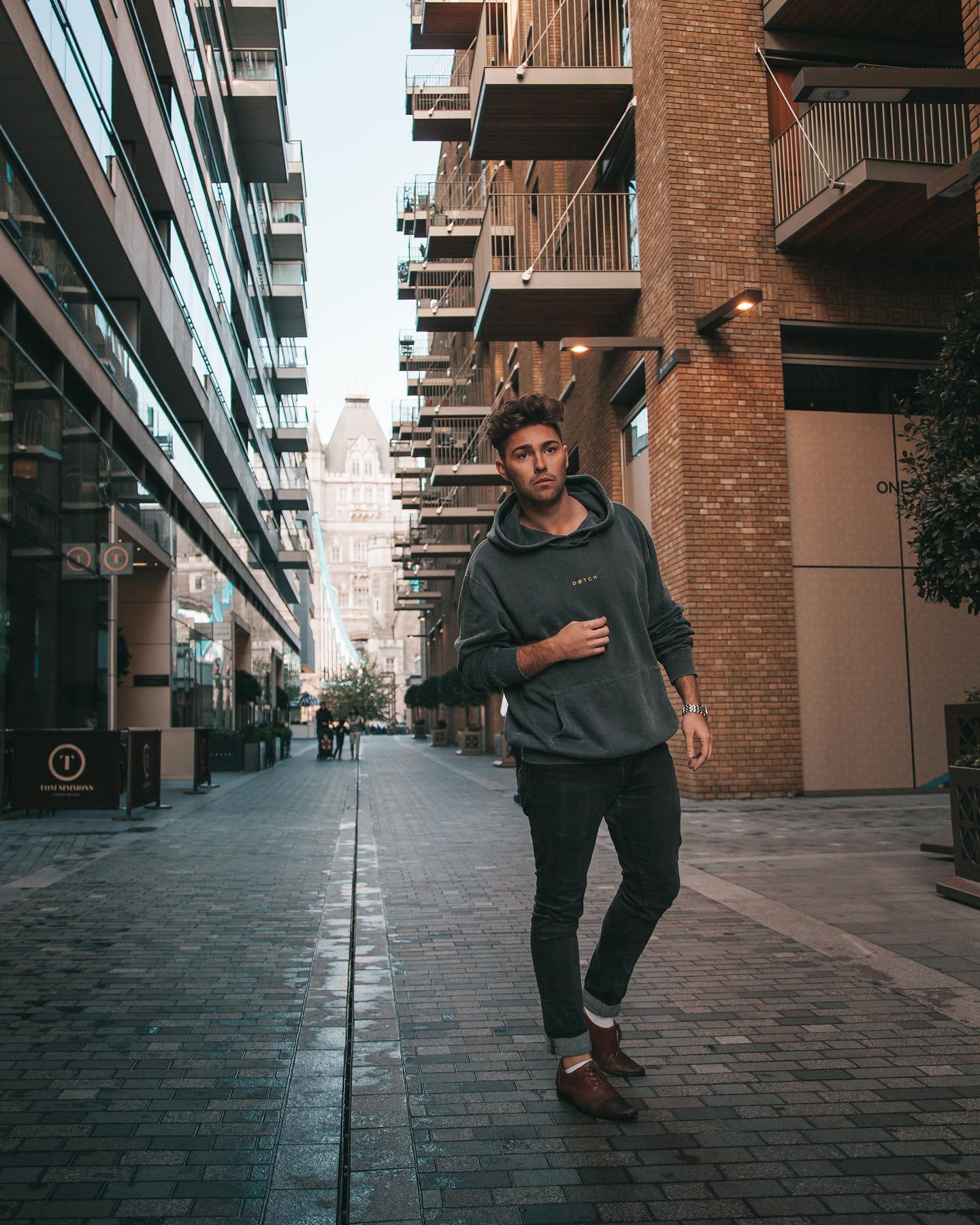 Another brilliant week ahead treading the pavements of the capital: Modelling a decadent cocktail restaurant tomorrow at @thedorchester in #mayfair, before two days on my BIGGEST COMMERCIAL YET (!) for Canon! 📸 Getting a hotel n everyfing!! All that before a celebration evening with online sketch channel @getpulped on Thursday night (@katronny get ready) before more modelling on Friday with @noe_solange and screen gf @chloe_alishia ! What a week!! OH! And here’s a shot I did with legend @ivo for @dotch.studios Love a street shoot me.
•
•
•
•
#woof