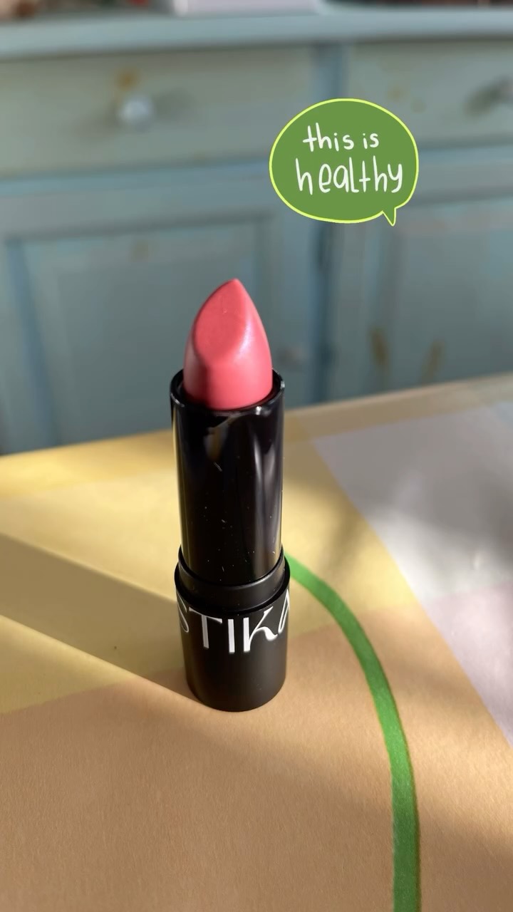 Rosa brillante, idratante e naturale 🌸
Il rossetto Fantastika Bio unisce colore intenso e cura profonda: grazie a olio di ricino, burro di karité, olio d’oliva, olio di jojoba, olio di rosa canina e vitamina E, lascia le labbra morbide e nutrite.
💄 È bio e fa bene!
✨ Scopri il mio codice sconto del 10% → link in bio!
#fantastikabio #rossettobio #lipsticklover #makeupbio #makeupnaturale #beautylover #biocosmesi #rossettoidratante #cosmesinaturale #organicbeauty #rossettorosa #lipcare #crueltyfree #veganbeauty #naturalglow